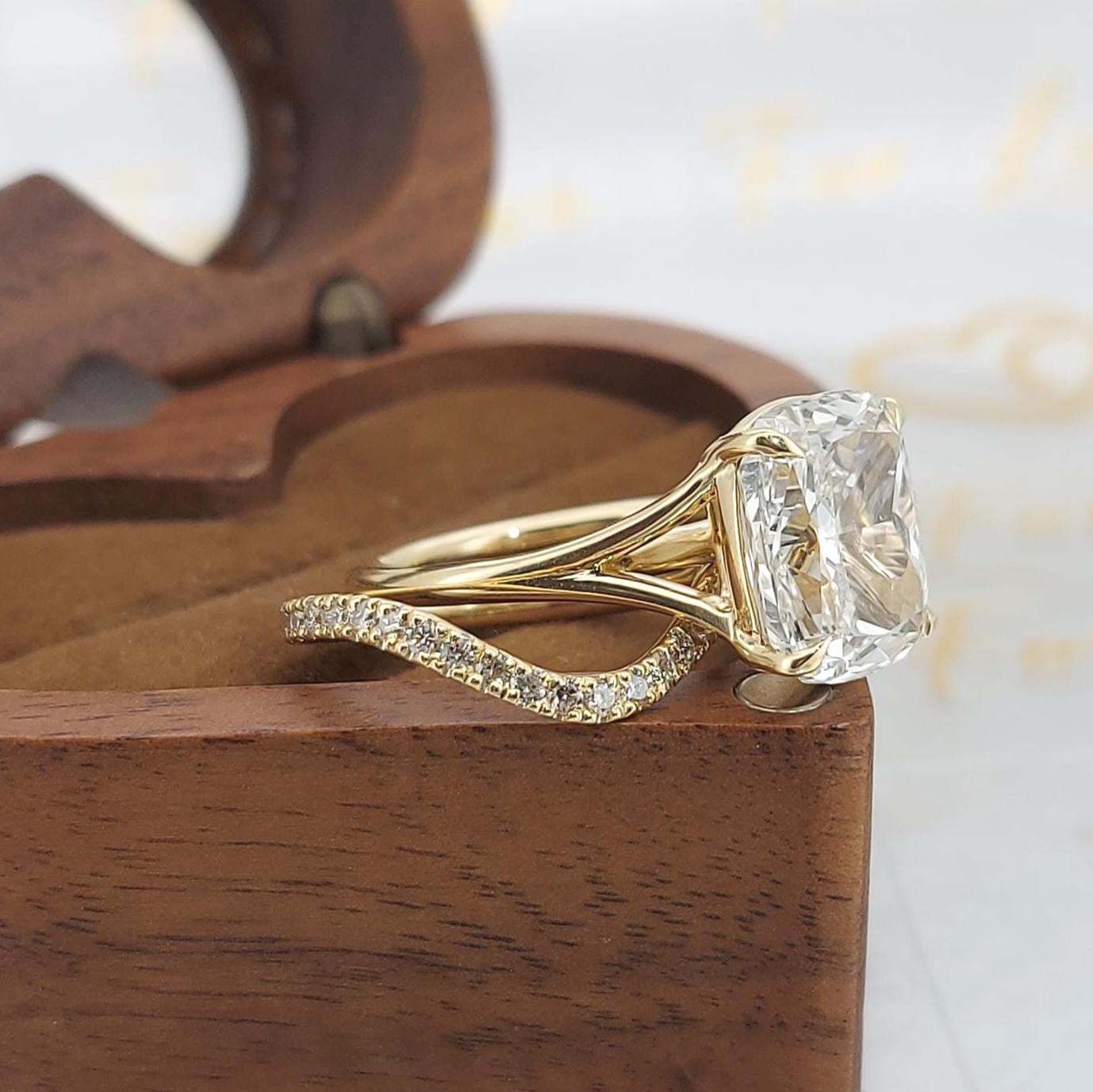 4.5 Ct IGI Certified Cushion Lab Diamond Band