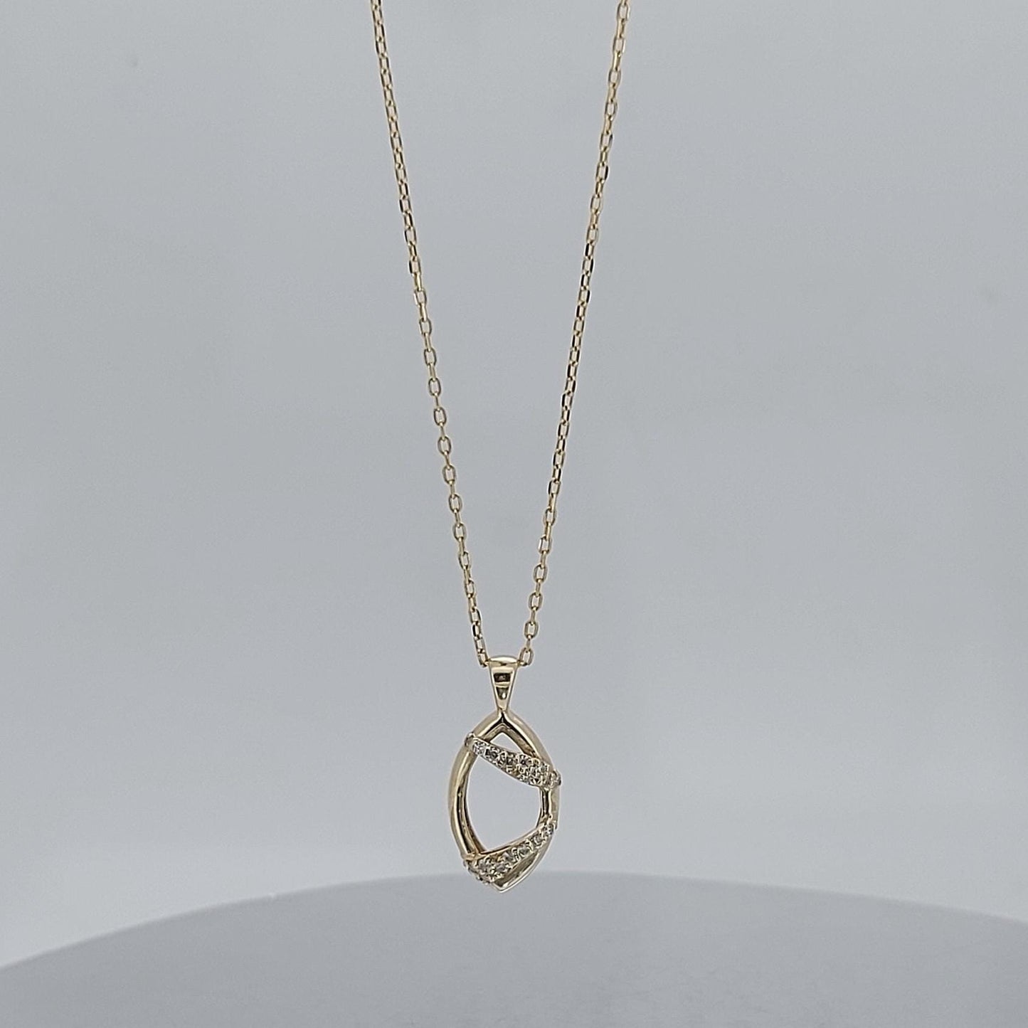 14K Gelbgold, zarter minimalistischer Anhänger, Emaille-Anhänger, Damenkette, besonderes Geschenk für sie. Moissanite engagement ring in Gold or Platinum — custom handcrafted by Forever For Love