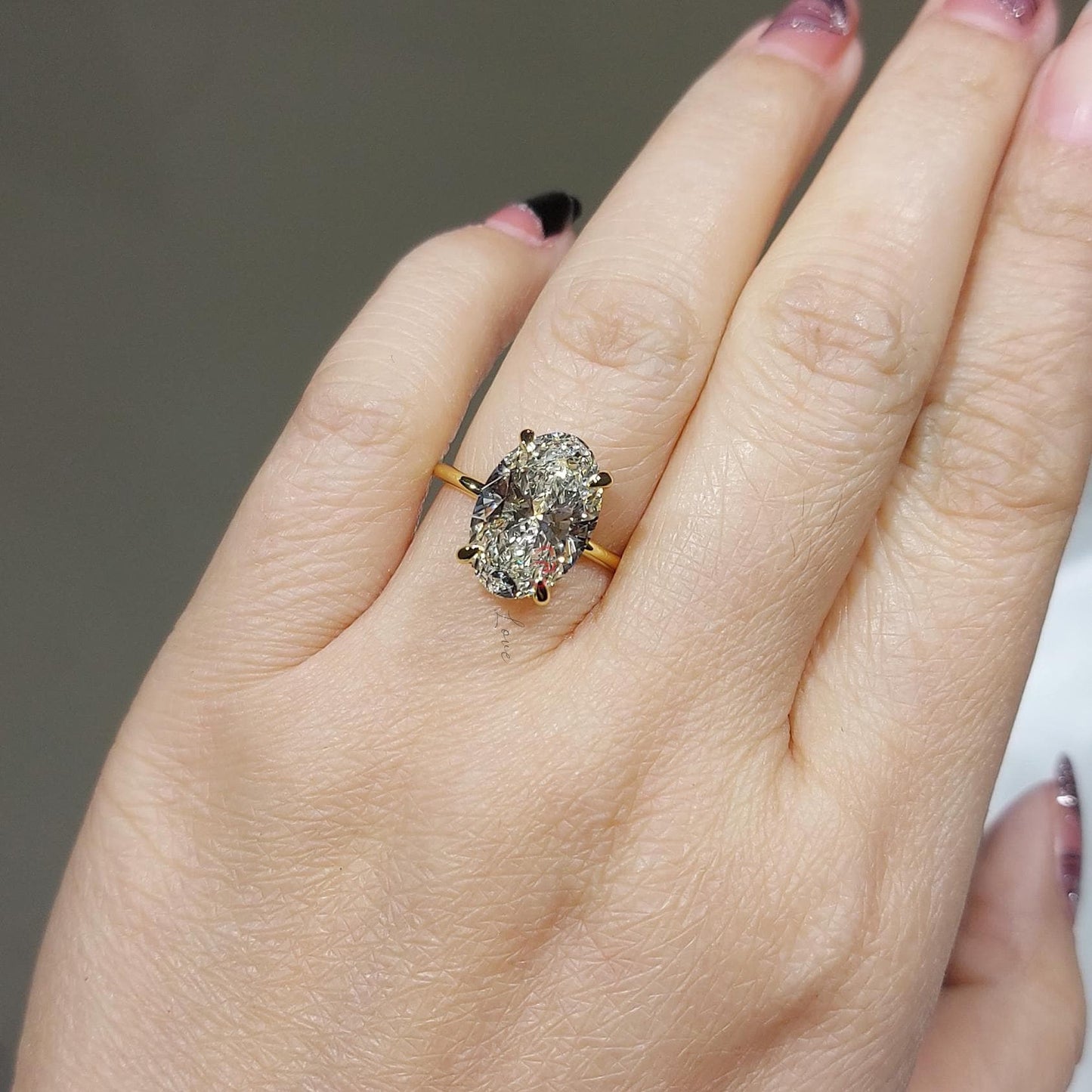 Verlobungsring mit ovalem Labor-Diamanten und verstecktem Pavé Oval cut Moissanite engagement ring in 935er Argentium Silber — custom handcrafted by Forever For Love