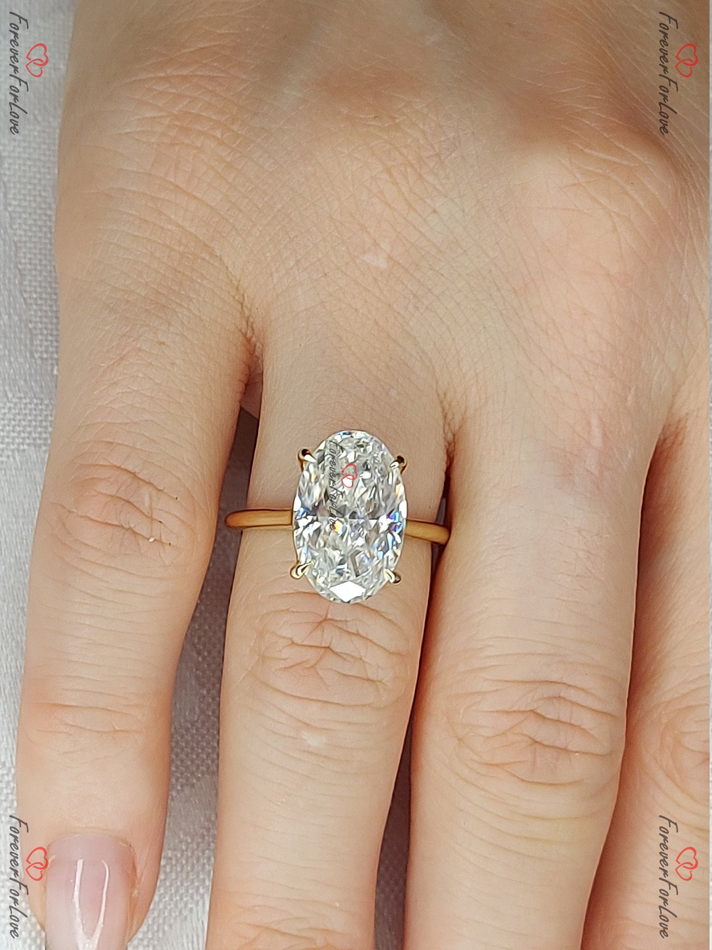 6,5 Karat ovaler Moissanit-Verlobungsring Solitär Oval cut Moissanite engagement ring in 935er Argentium Silber — custom handcrafted by Forever For Love