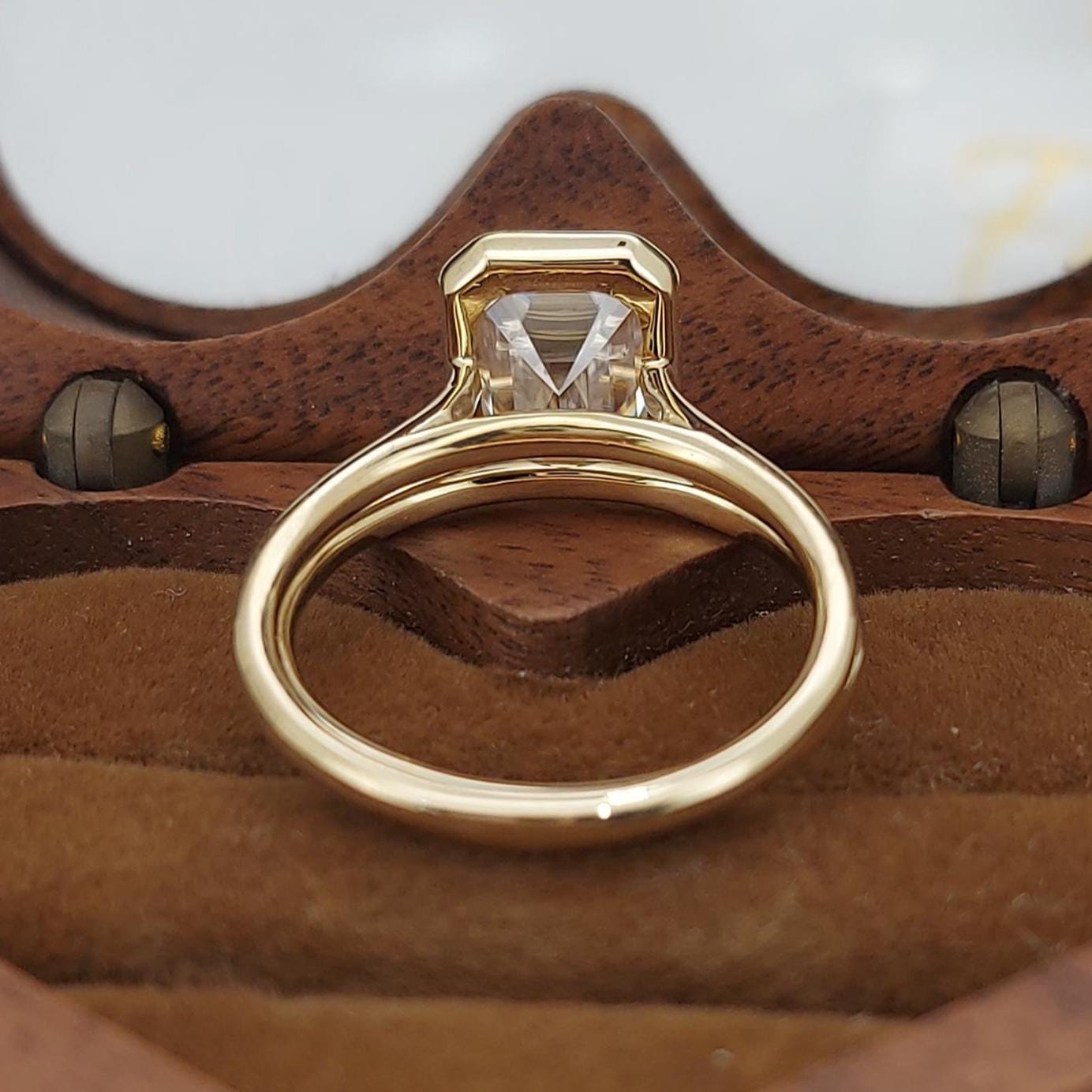 1,5 Karat Smaragd Labordiamant, Smaragd Ehering Emerald cut Moissanite engagement ring in 935 Argentium Silber — custom handcrafted by Forever For Love