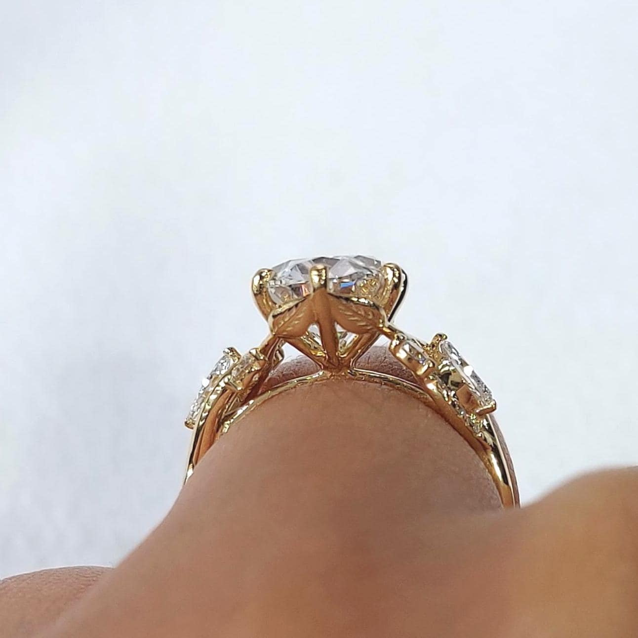 3.3ct Naturinspirierter E, VVS2, IGI-zertifizierter ovaler Diamant-Verlobungsring, Naturinspiriertes Design, Ehering, Perfektes Hochzeitsgeschenk Oval cut Moissanite engagement ring in 935 Argentium Silber — custom handcrafted by Forever For Love