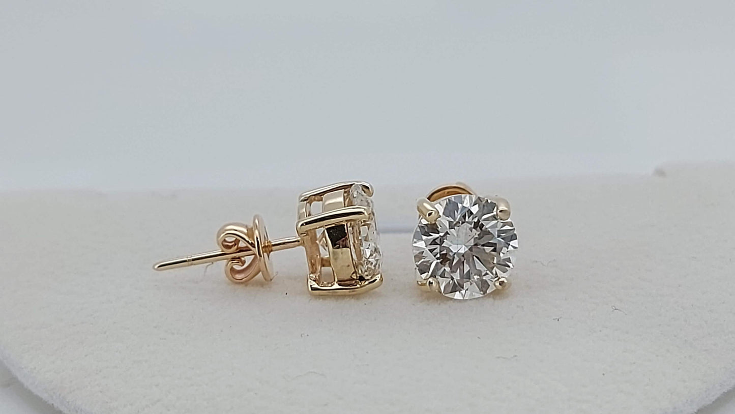 Boucles d'oreilles clous en or jaune avec diamants ronds de laboratoire totalisant 4 carats, clous en diamant, véritables clous en diamant pour anniversaire, cadeau de Saint-Valentin pour elle 0,5 carat Moissanite engagement ring in Gold or Platinum — custom handcrafted by Forever For Love