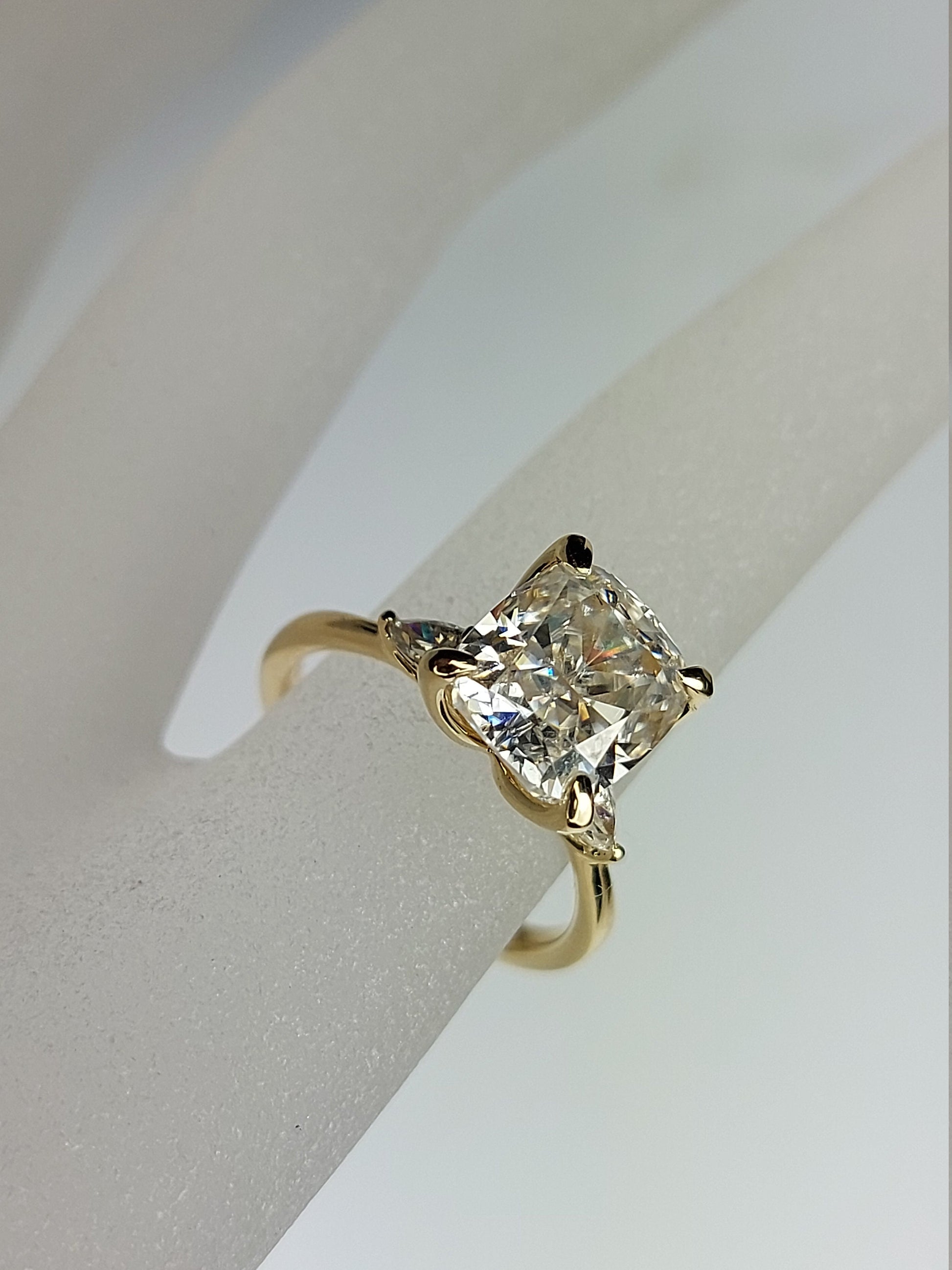 3.5 Ct Cushion Cut Engagement Ring, 3.5 CT Moissanite Engagement in Solid Gold, Elongated diamond Engagement Ring, Modern Engagement Ring.