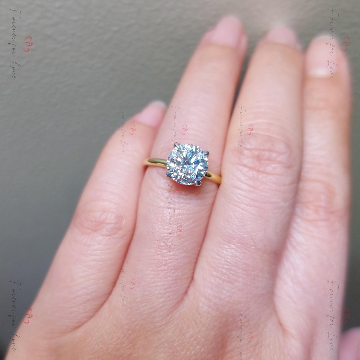 2 Karat runder Moissanit 4-Krappen-Solitär-Verlobungsring Round cut Moissanite engagement ring in 935 Argentium Silber — custom handcrafted by Forever For Love