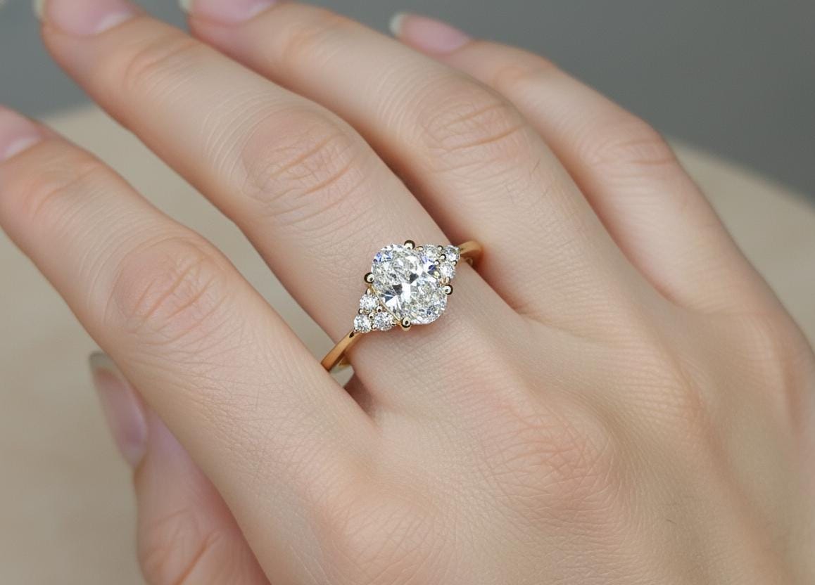 Bague à trois pierres en diamant naturel ovale de 0,8 carat certifié GIA Oval cut Moissanite engagement ring in Gold or Platinum — custom handcrafted by Forever For Love