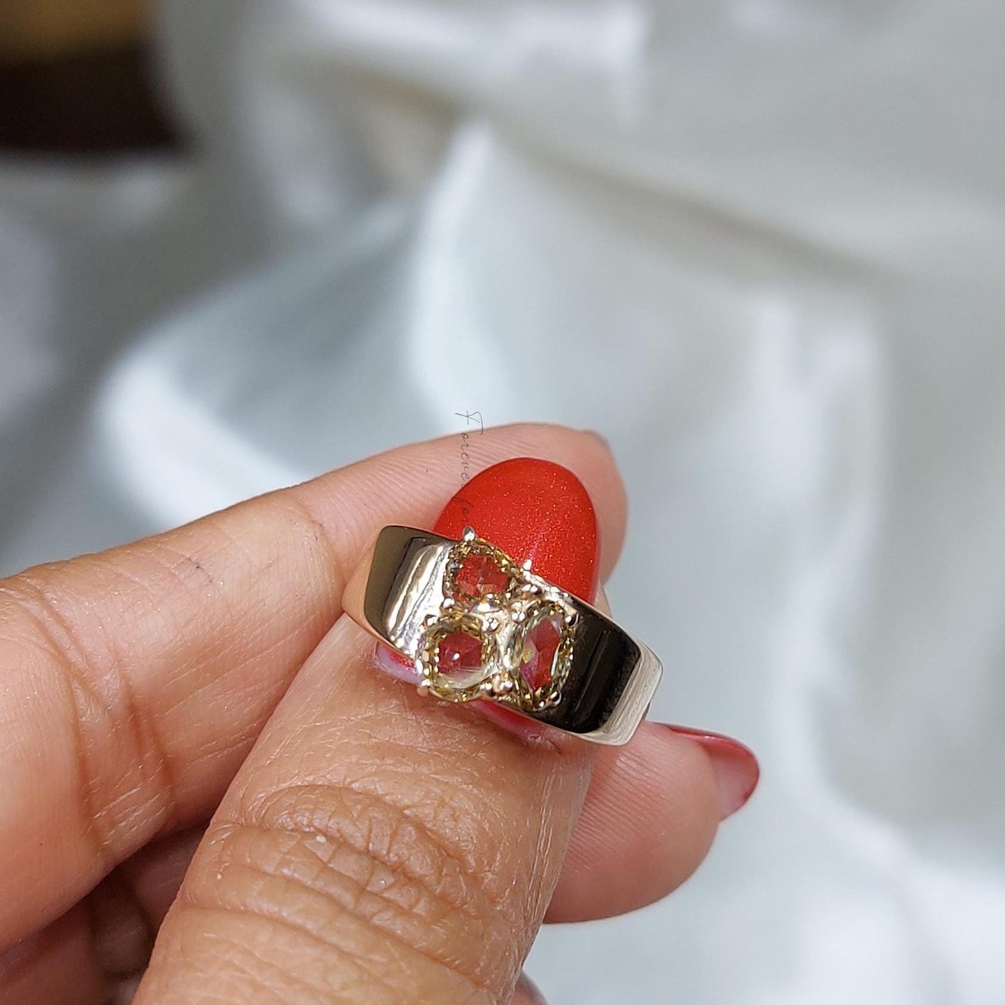 Bague de fiançailles diamant taille rose Round cut 1Ct Moissanite taille brillant engagement ring in Gold or Platinum — custom handcrafted by Forever For Love