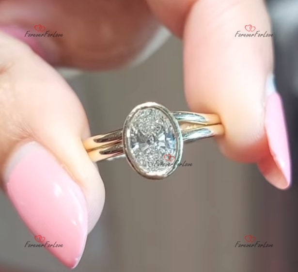 Bague de fiançailles avec diamant ovale de 1 carat Oval cut Moissanite taille brillant engagement ring in Gold or Platinum — custom handcrafted by Forever For Love