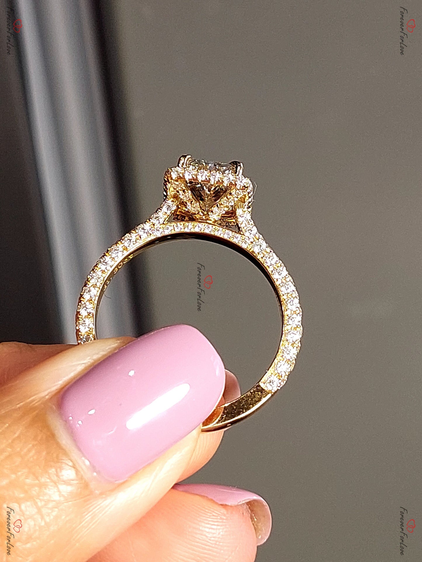 2.05 Karat IGI zertifizierter Radiant Labor-Diamant Halo Verlobungsring Radiant cut Moissanite engagement ring in 935 Argentium Silber — custom handcrafted by Forever For Love