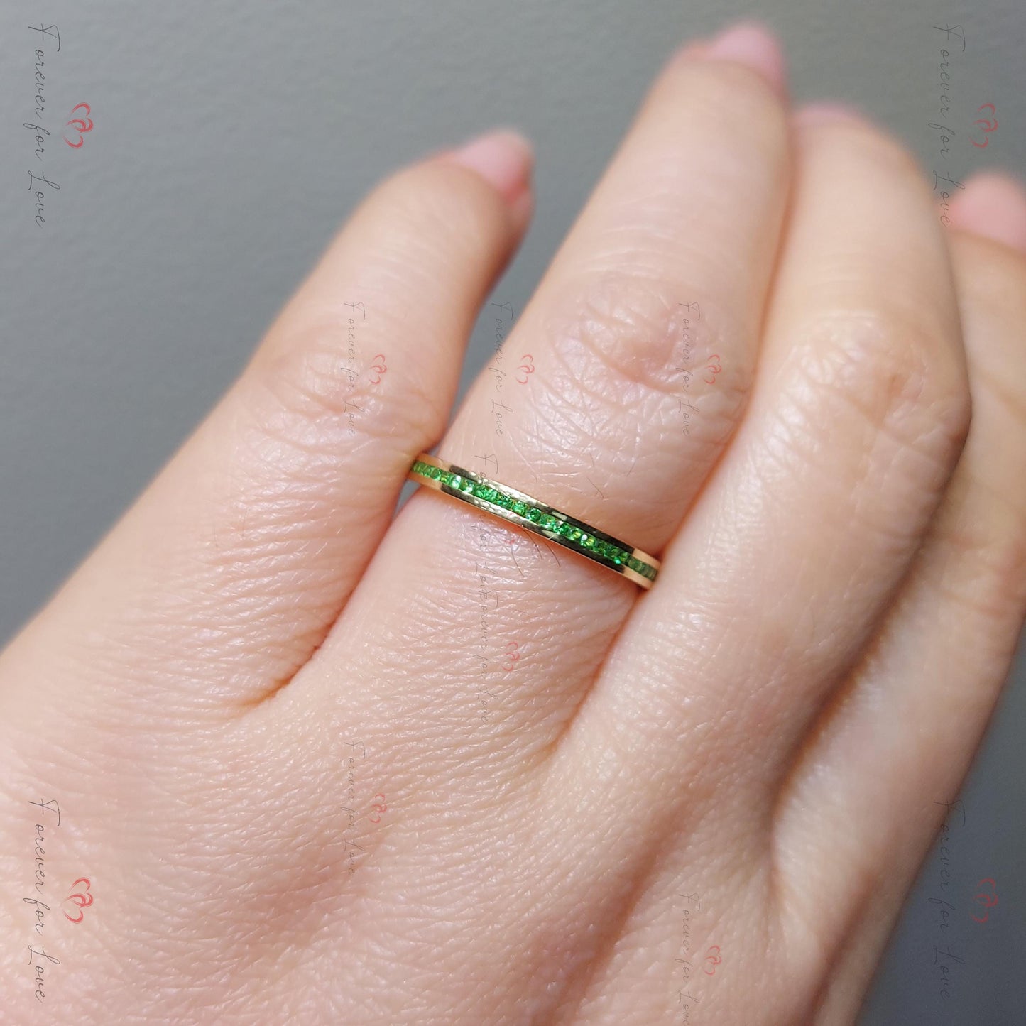 Ehering mit natürlichen Smaragden und Pavé-Diamanten Emerald cut Moissanite engagement ring in 935 Argentium Silber — custom handcrafted by Forever For Love
