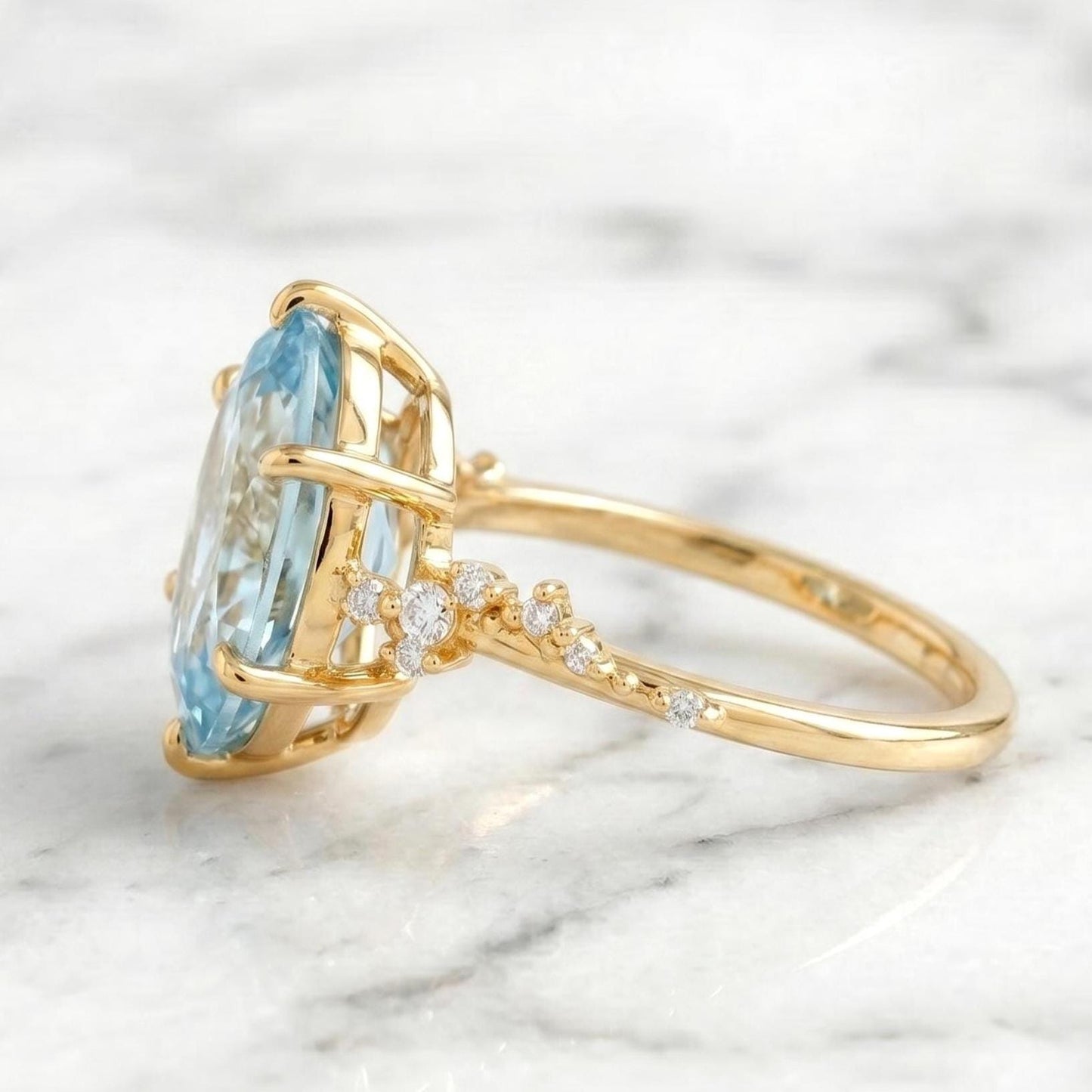 3.1 Karat ovaler Labor-Diamant, Aquamarin-Verlobungsring Oval cut Moissanite engagement ring in 935 Argentium Silber — custom handcrafted by Forever For Love