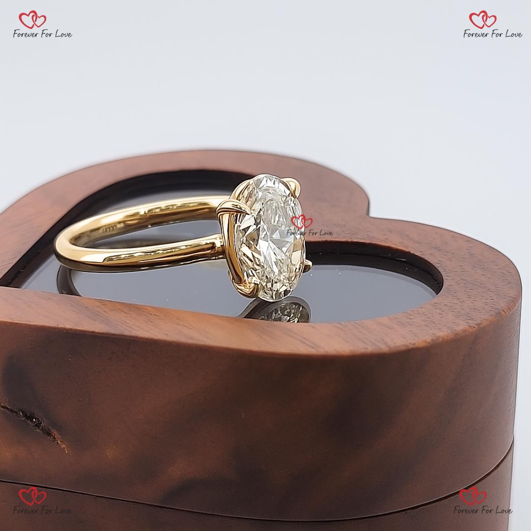 Bague de Fiançailles Solitaire Ovale en Diamant de Laboratoire de 2,5 Carats Oval cut 1Ct Moissanite taille brillant engagement ring in Gold or Platinum — custom handcrafted by Forever For Love