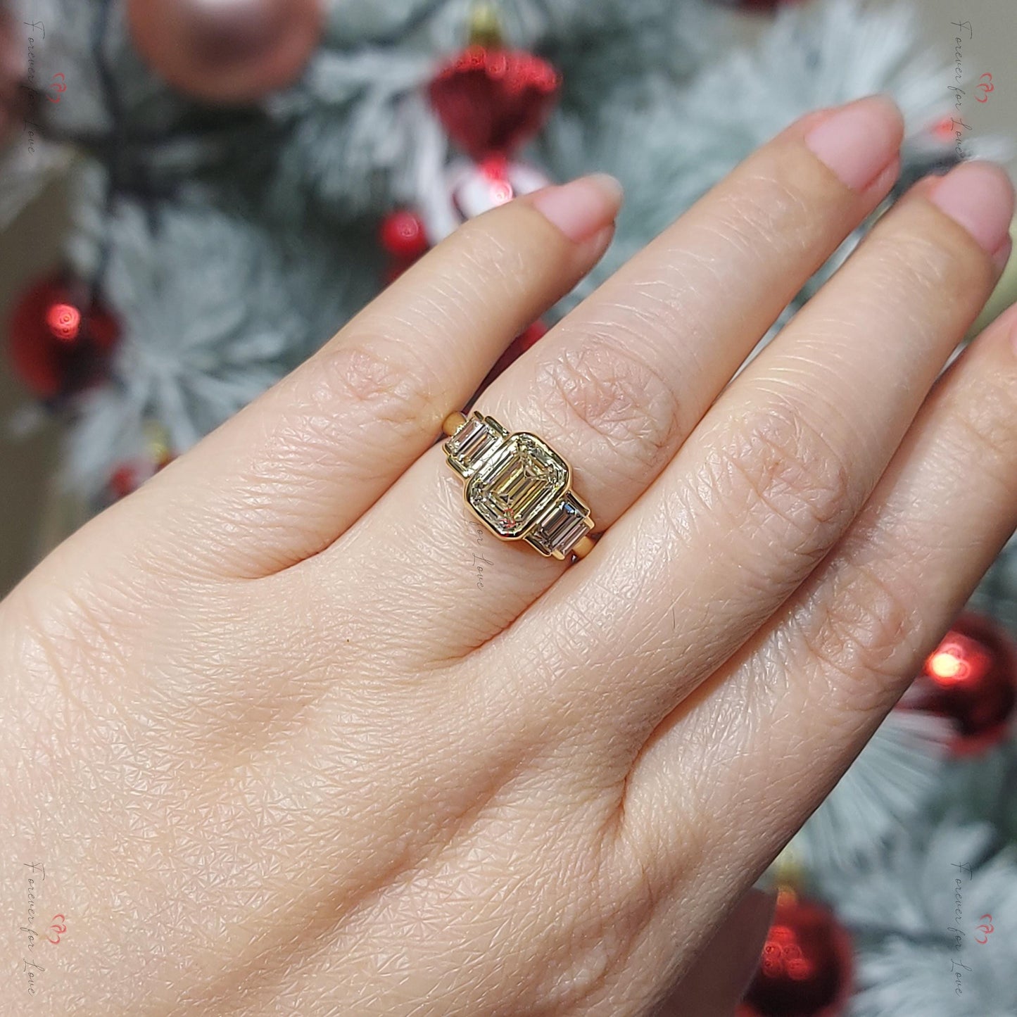 Bague de fiançailles avec diamant de laboratoire taille émeraude Emerald cut 1Ct Moissanite taille brillant engagement ring in Gold or Platinum — custom handcrafted by Forever For Love