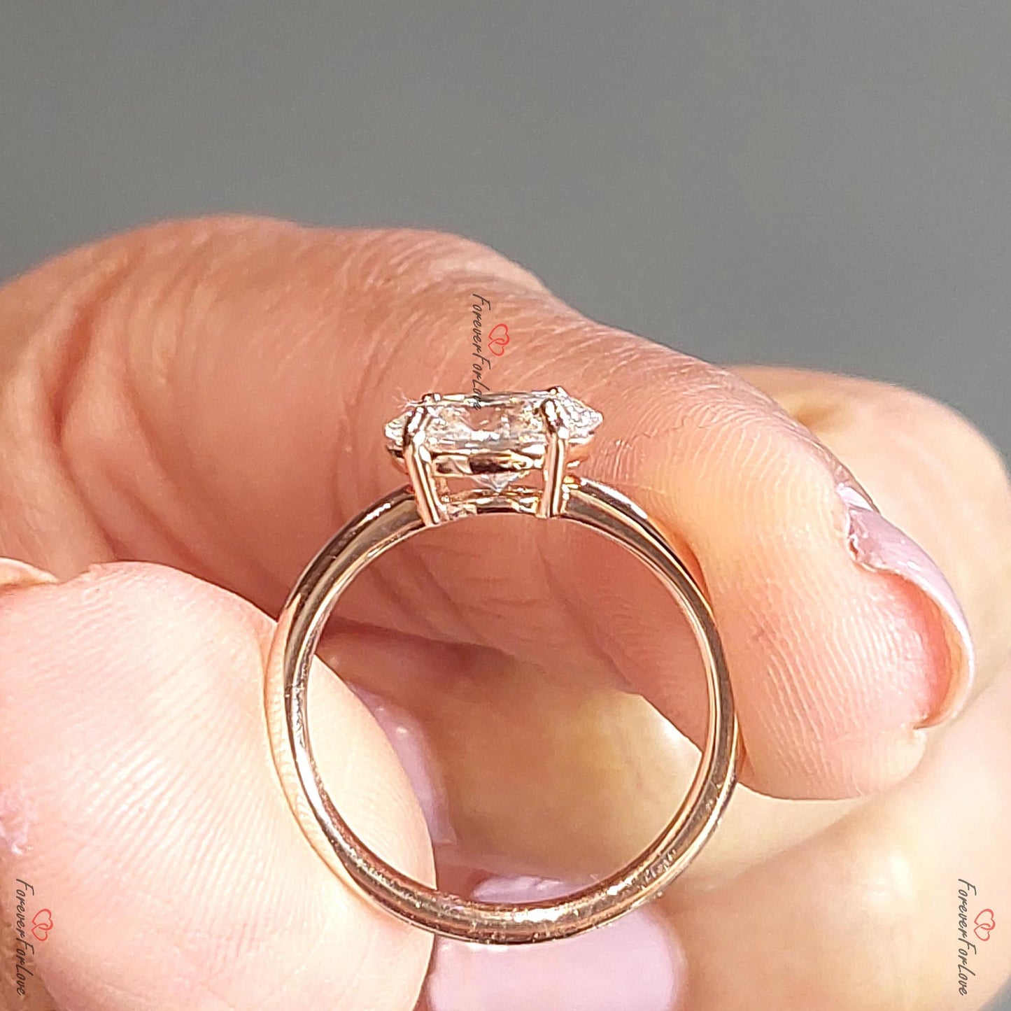 Bague de fiançailles horizontale avec diamant de laboratoire ovale de 1 carat Oval cut 1Ct Moissanite taille brillant engagement ring in Gold or Platinum — custom handcrafted by Forever For Love