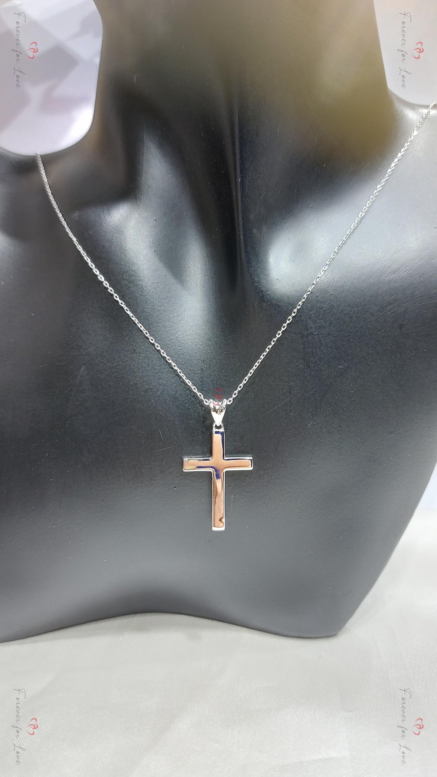 Halskette mit Kreuz aus 14 Karat Massivgold für Damen, Kreuzanhänger, Religiöser Schmuck, Anhänger mit christlichem Glauben, Kreuzgeschenk für Frauen Moissanite engagement ring in Gold or Platinum — custom handcrafted by Forever For Love