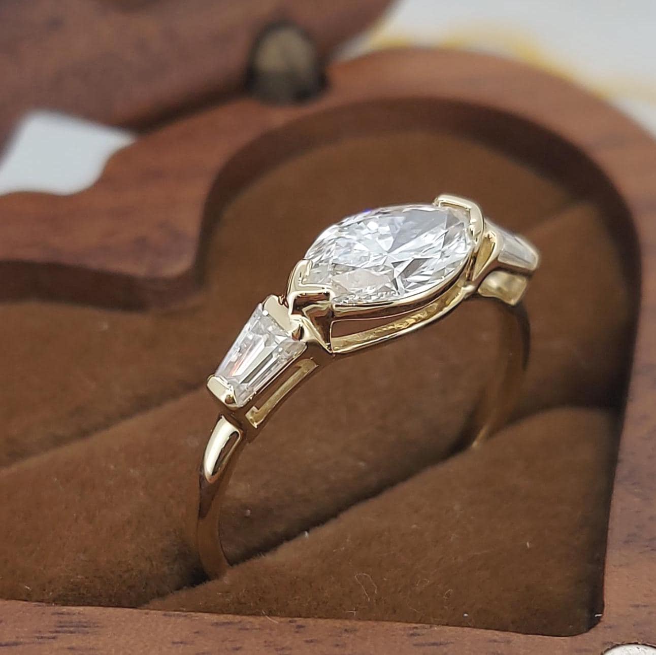 Bague de fiançailles avec diamant de laboratoire baguette de 1,5 carat Baguette cut 1Ct Moissanite Taille Brillant engagement ring in Gold or Platinum — custom handcrafted by Forever For Love