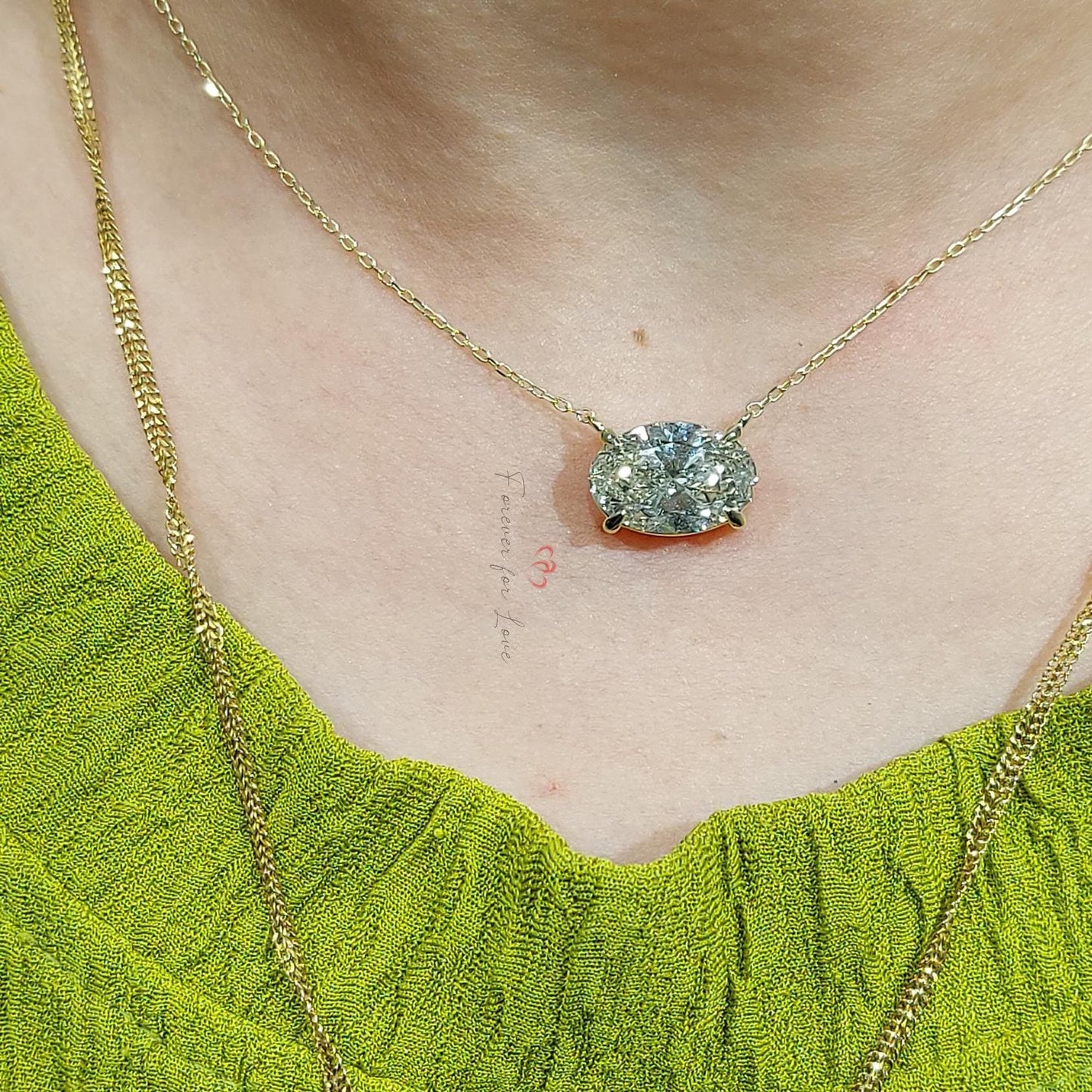 Pendentif solitaire flottant en or jaune 14 carats avec diamant taille ovale et chaîne de 45,7 cm, certifié IGI, 3 carats, couleur F, pureté VS1, diamant de synthèse Moissanite engagement ring in Gold or Platinum — custom handcrafted by Forever For Love