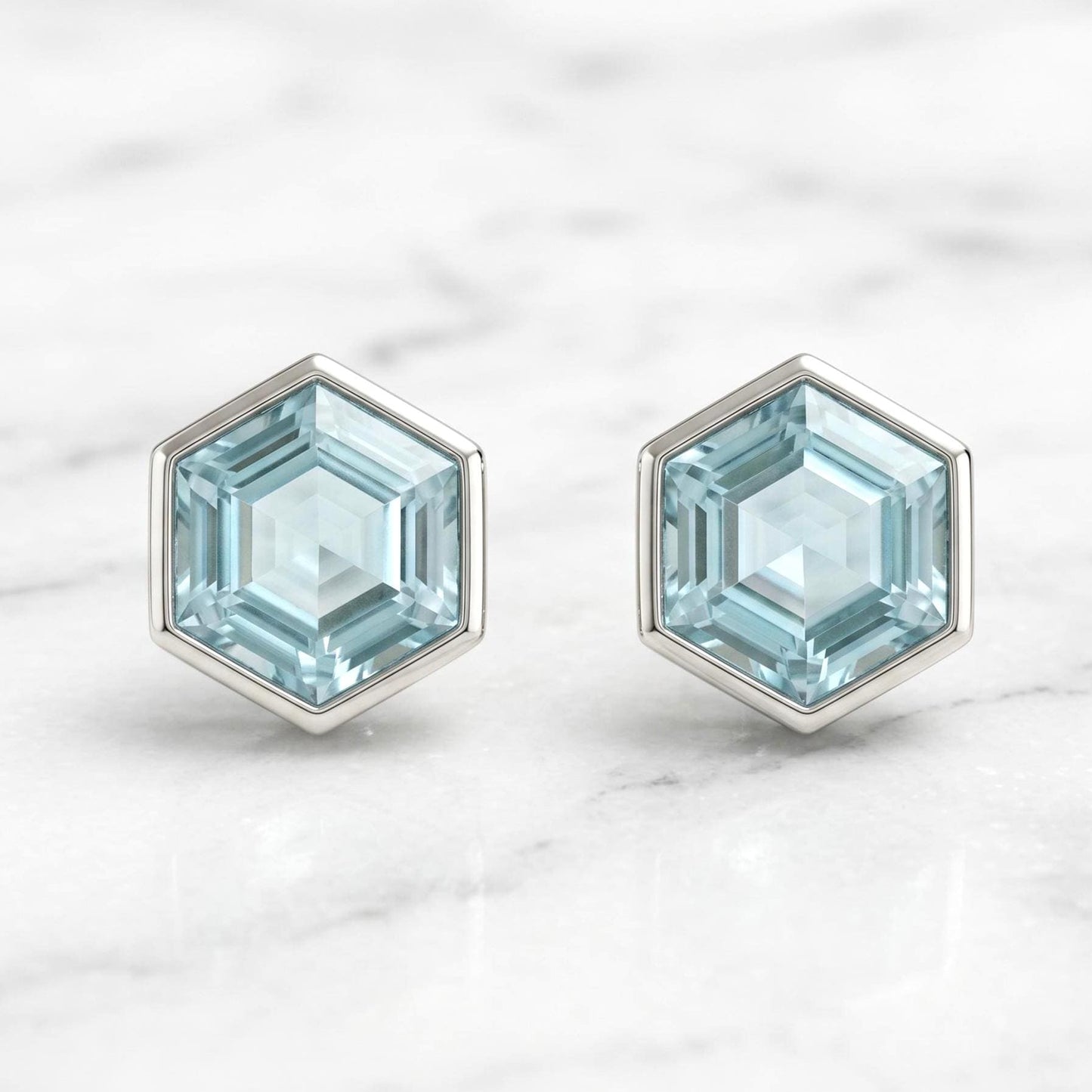 14k Gold Hexagon Aquamarin Ohrstecker – Minimalistische geometrische blaue Edelsteinohrstecker, Aquamarin-Ohrstecker, Einzigartiges Design, Perfektes Geschenk Moissanite engagement ring in Gold or Platinum — custom handcrafted by Forever For Love
