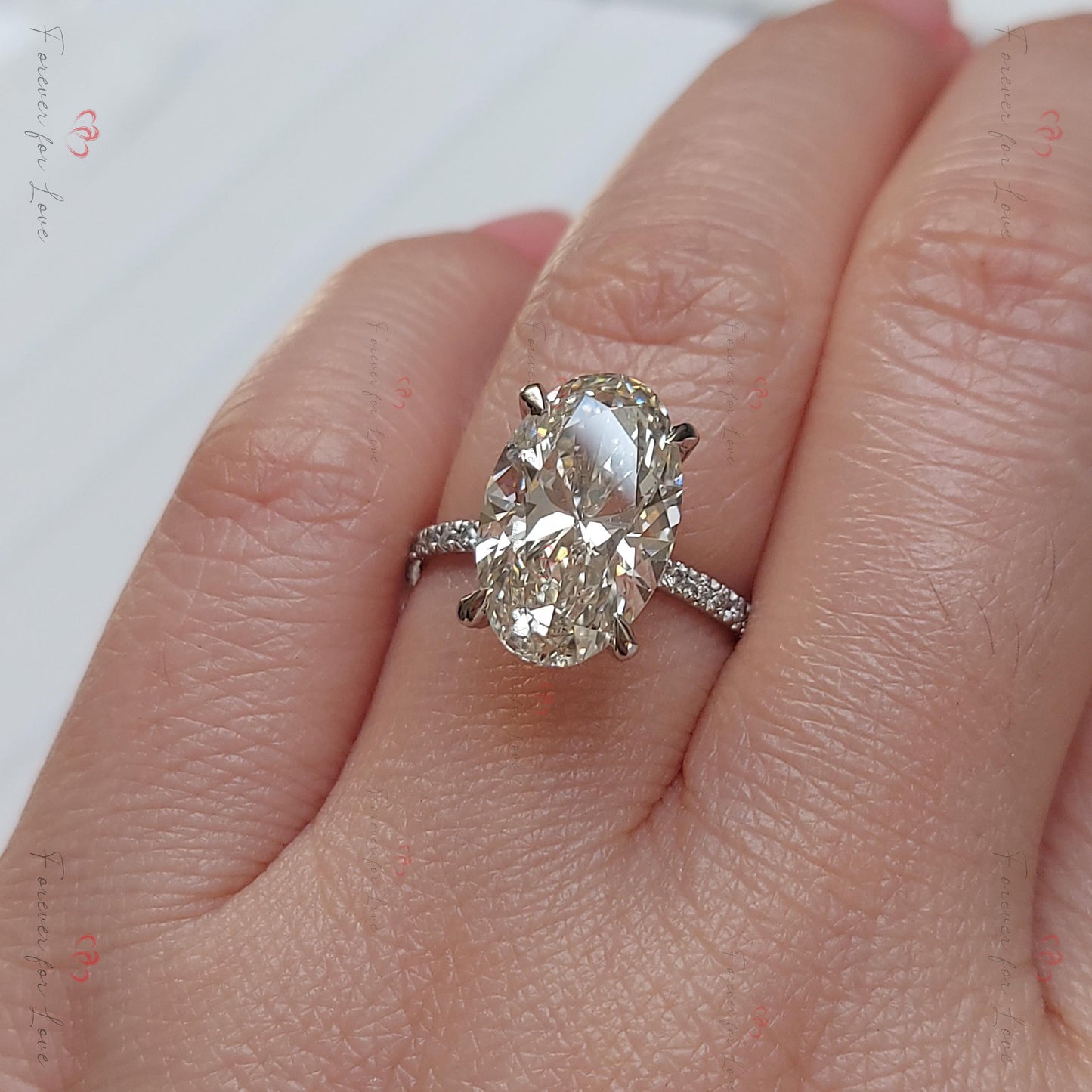 Bague de fiançailles ovale 7 carats en diamant et moissanite avec accents de diamants Oval cut 1Ct Moissanite Brillant engagement ring in Gold or Platinum — custom handcrafted by Forever For Love