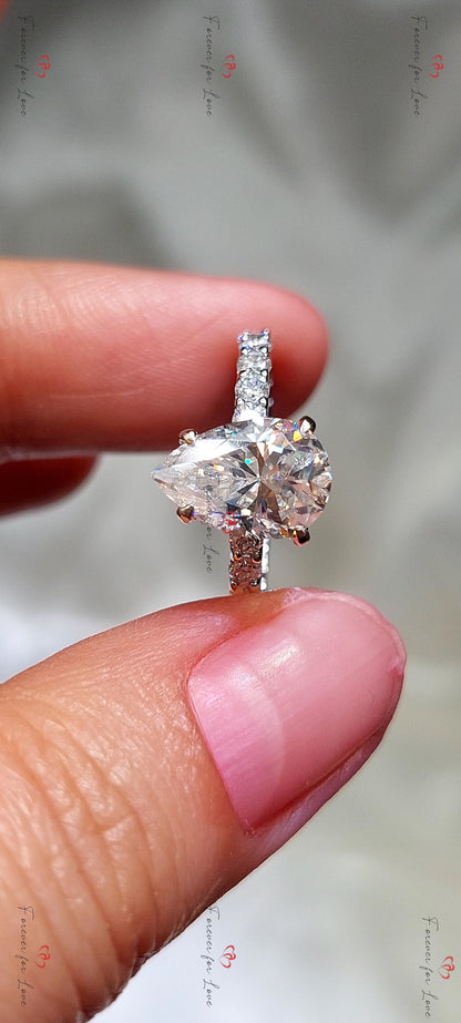 2 Ct Pear Moissanite Engagement Ring