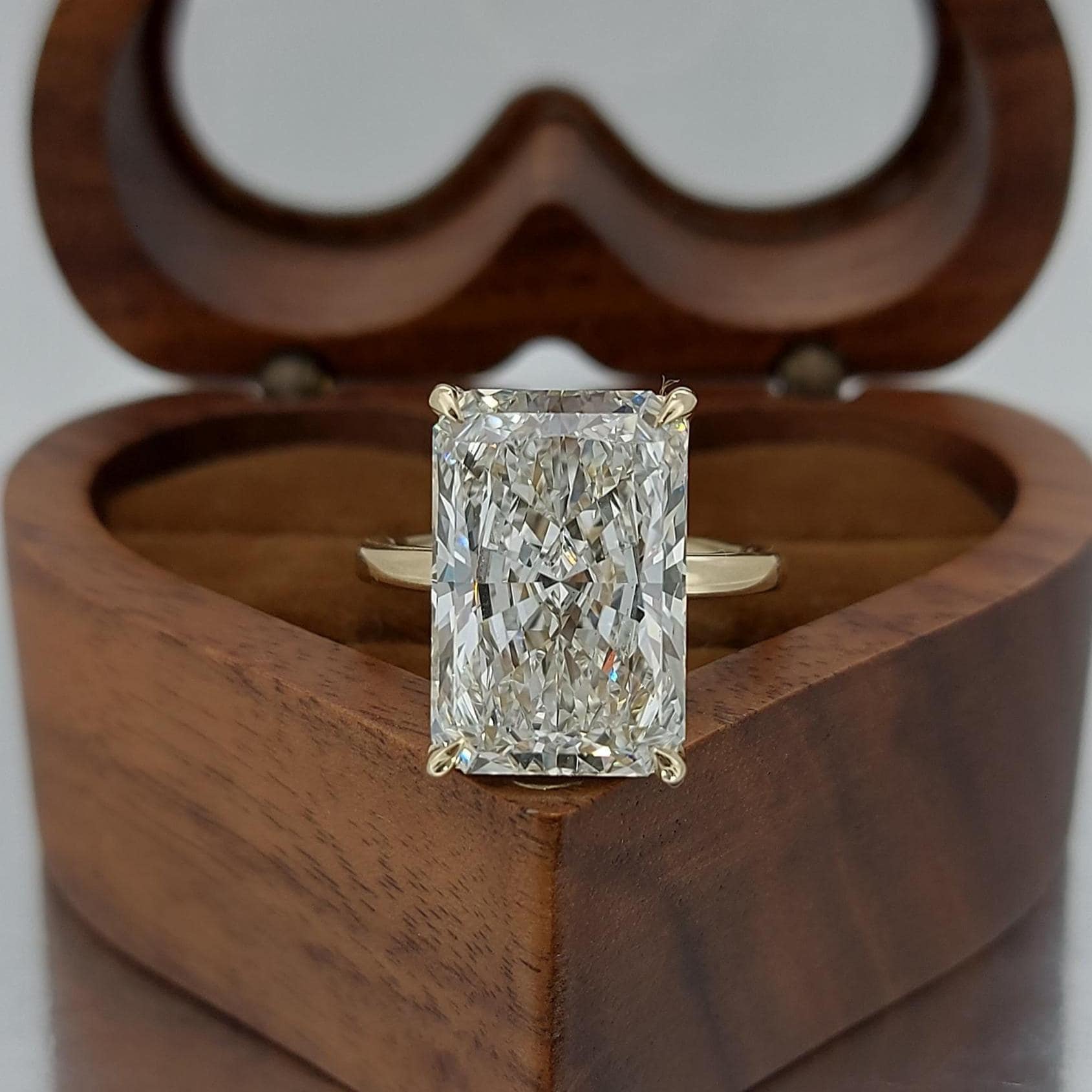 10 Ct IGI Certified Radiant Lab Diamond Solitaire Engagement Ring