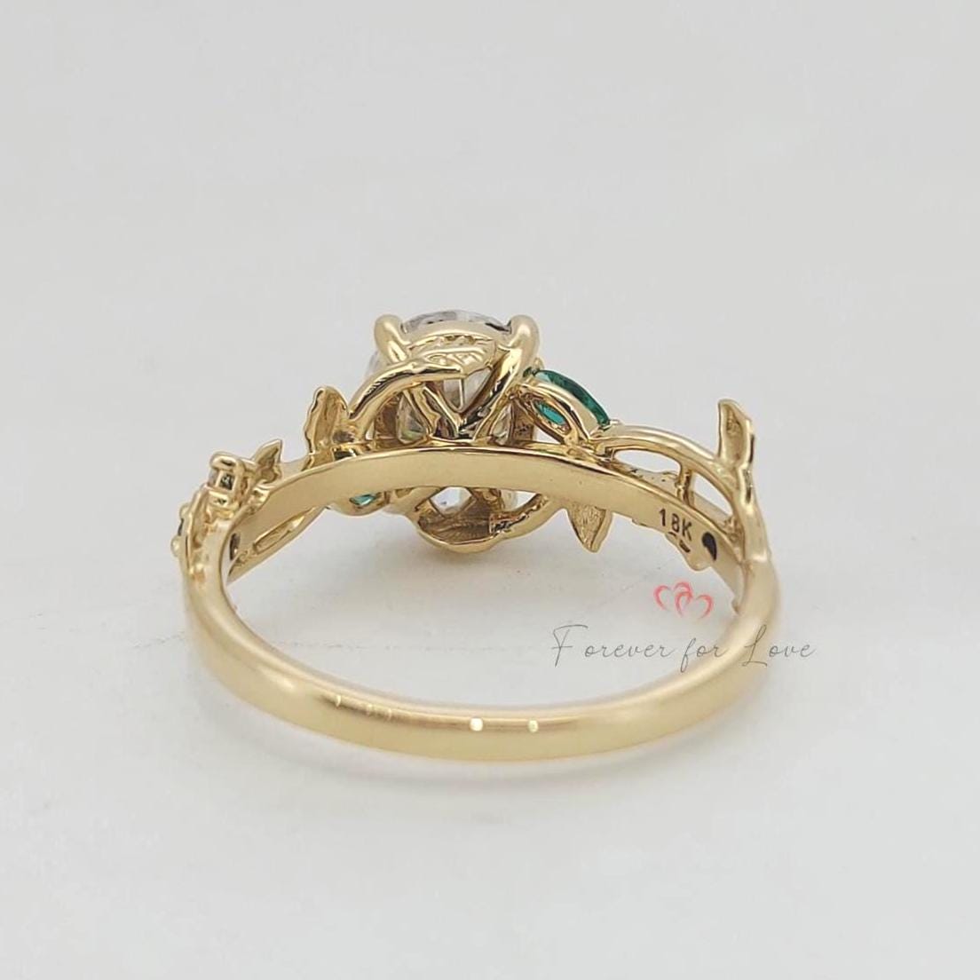 2 Karat IGI-zertifizierter birnenförmiger Labor-Diamant-Verlobungsring Pear cut Moissanite engagement ring in 935 Argentium Silber — custom handcrafted by Forever For Love
