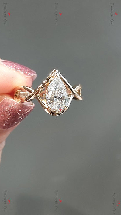 Oval Lab Diamond Engagement Ring