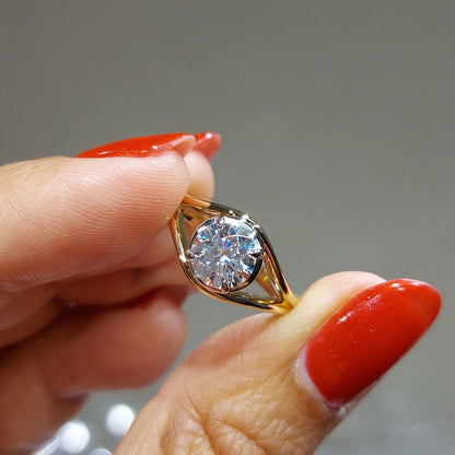1 Ct IGI Certified Round Lab Diamond Solitaire Engagement Ring