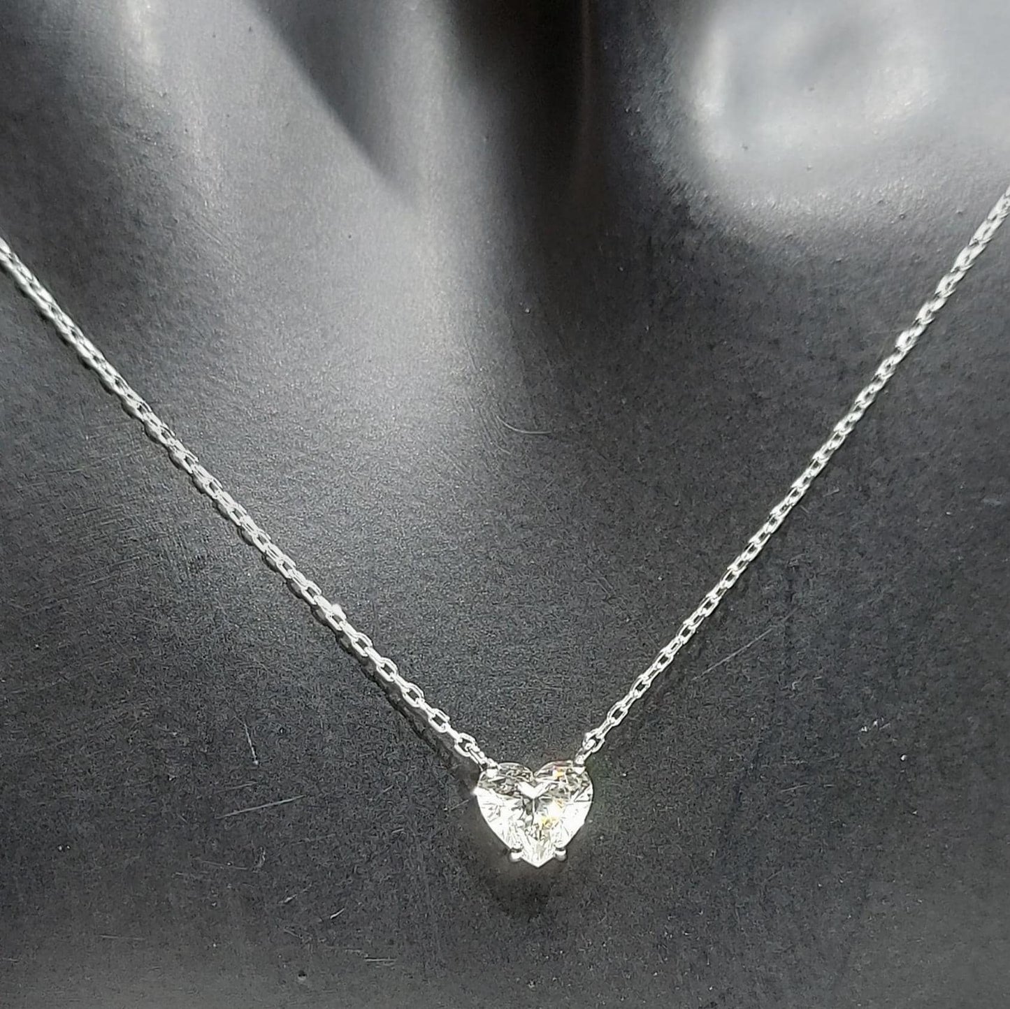 1 Karat zertifizierte Herz Diamantkette, 14 Karat Gelbgold, zarte minimalistische Herz-Anhänger, Diamant-Halskette für Damen, besonderes Geschenk für Sie. Moissanite engagement ring in Gold or Platinum — custom handcrafted by Forever For Love