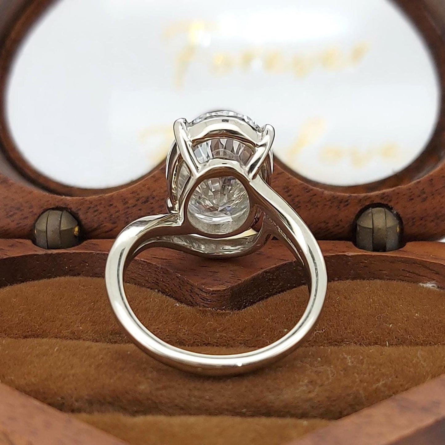 5ct Oval Schliff, D VVS2, IGI-zertifizierter ovaler Verlobungsring, Labor-Diamant-Verlobungsring, im Labor hergestellter Solitärring, Brautantragsring, Geschenk für sie. Oval cut Moissanite engagement ring in 935 Argentium Silber — custom handcrafted by Forever For Love