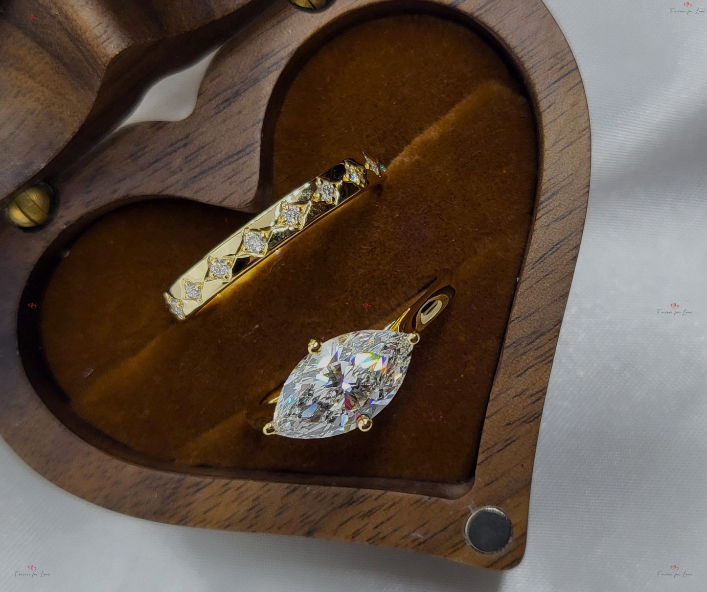 Bague de Fiançailles Solitaire 2 Ct en Diamant de Laboratoire Taille Marquise Certifié IGI Marquise cut 1Ct Moissanite taille brillant engagement ring in Gold or Platinum — custom handcrafted by Forever For Love
