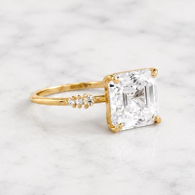 Bague de fiançailles avec diamant de laboratoire taille Asscher de 4,1 carats, couleur E, pureté VVS2, certifié IGI, en or jaune 14 carats, cadeau d'anniversaire pour elle Asscher cut 1Ct Moissanite taille brillant engagement ring in Gold or Platinum — custom handcrafted by Forever For Love