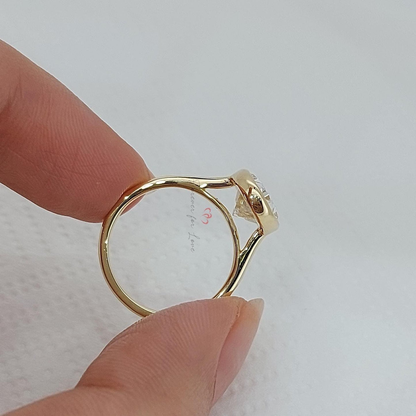 3 Karat D VVS1 IGI-zertifizierter, im Labor gezüchteter Diamant-Verlobungsring in Ovalschliff, im Labor gezüchteter Diamant mit Lünettenfassung, Verlobungsring, Antragsring, Versprechensring Oval cut Moissanite engagement ring in 935 Argentium Silber — custom handcrafted by Forever For Love
