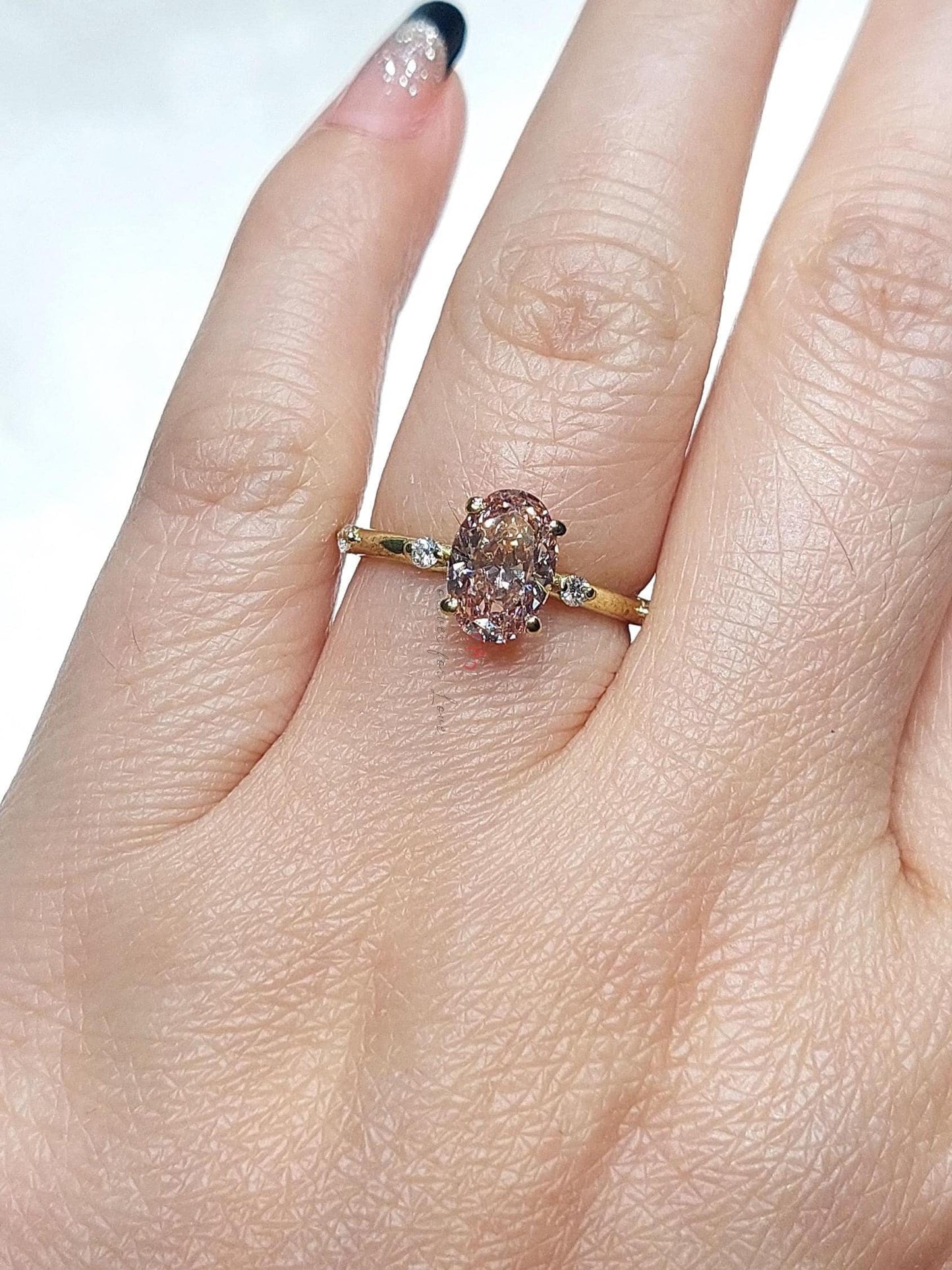 Bague de fiançailles ovale 1 carat en diamant rose de laboratoire Oval cut 1Ct Moissanite taille brillant engagement ring in Gold or Platinum — custom handcrafted by Forever For Love