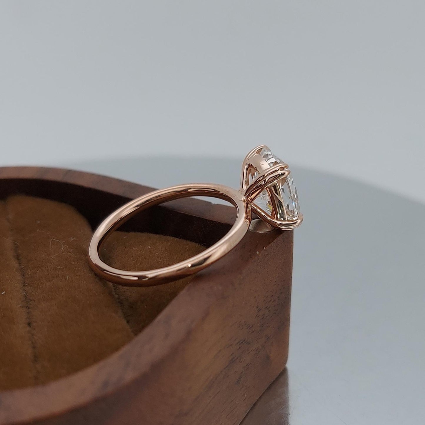 Bague de fiançailles délicate en diamant de laboratoire de taille coussin de 3 carats certifié IGI Cushion cut 1Ct Moissanite taille brillant engagement ring in Gold or Platinum — custom handcrafted by Forever For Love