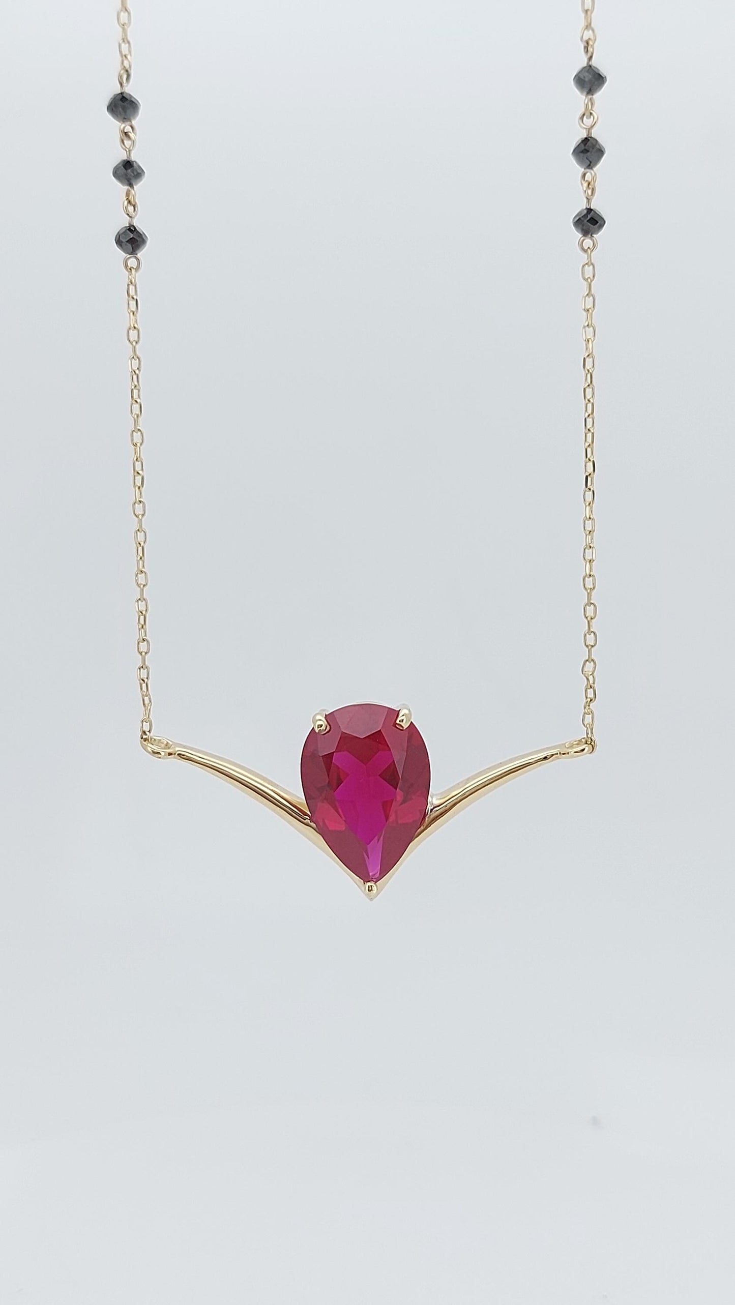 Mangalsutra de perles rubis et noires, Collier chaîne en or, Bijoux perlés faits main, Collier de mariage Véritable collier rubis, cadeau pour elle. Moissanite engagement ring in Gold or Platinum — custom handcrafted by Forever For Love