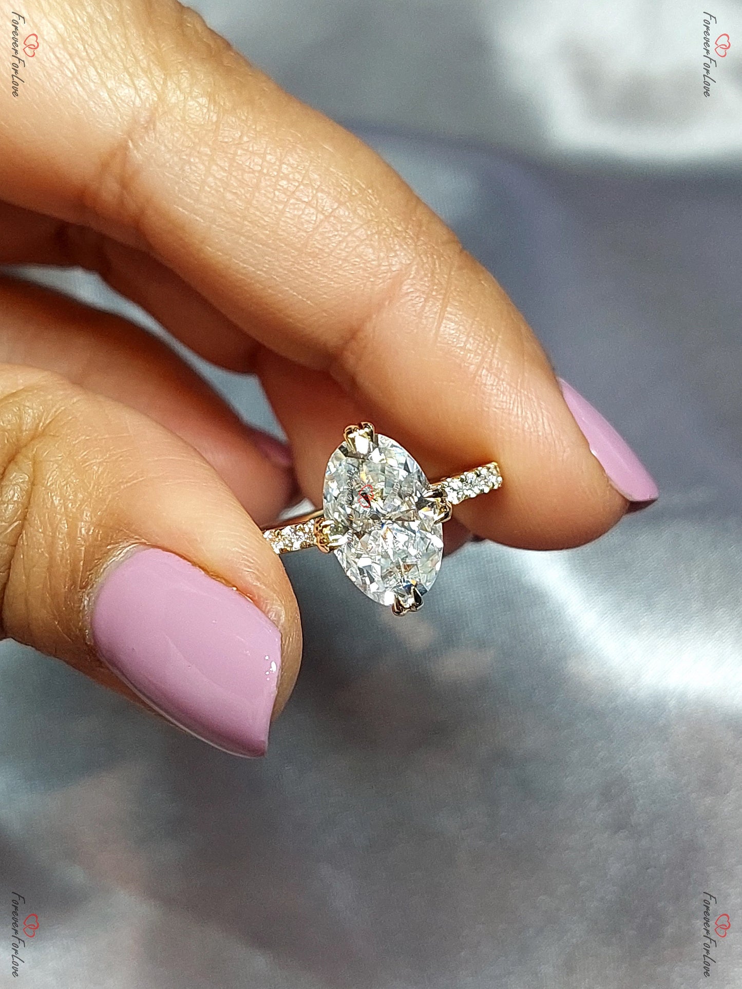 Bague de Fiançailles Ovale Solitaire 3 carats avec Accents Moissanite et Diamant Oval cut 1Ct Moissanite taille brillant engagement ring in Gold or Platinum — custom handcrafted by Forever For Love