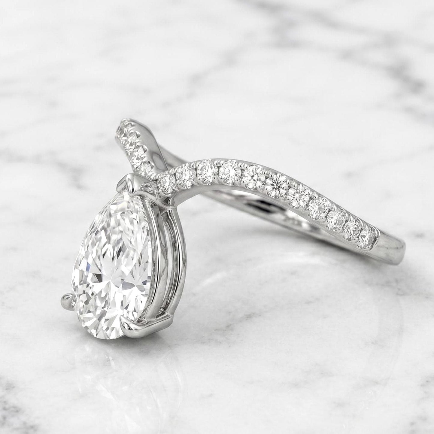 3.8 ct birnenförmiger E, VVS2 IGI-zertifizierter Labor-Diamant-Verlobungsring, 18 Karat Weißgold, trendiger Ring, Massivgold, einzigartiges Design, perfektes Geschenk Pear cut Moissanite engagement ring in 935 Argentium Silber — custom handcrafted by Forever For Love