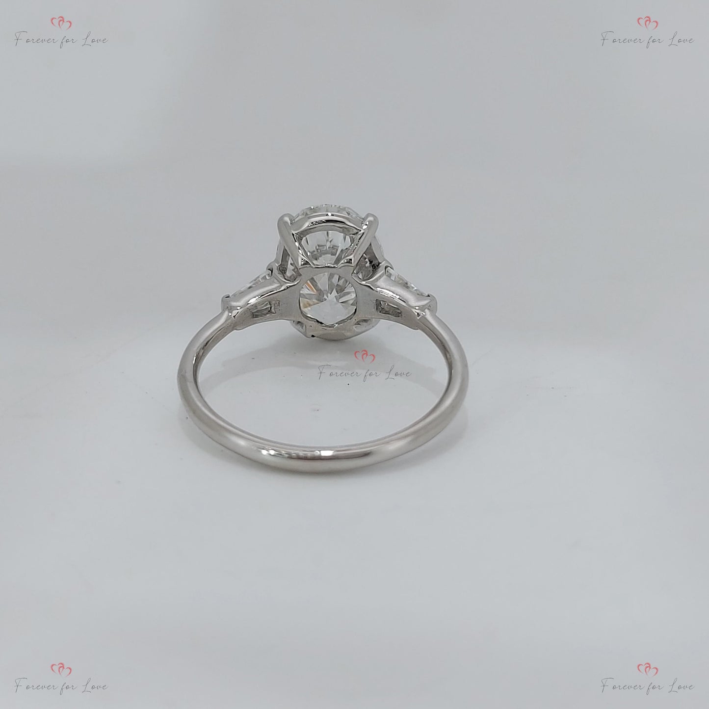 Bague de trois pierres en diamant ovale certifié IGI de 3 carats Oval cut Moissanite engagement ring in Gold or Platinum — custom handcrafted by Forever For Love