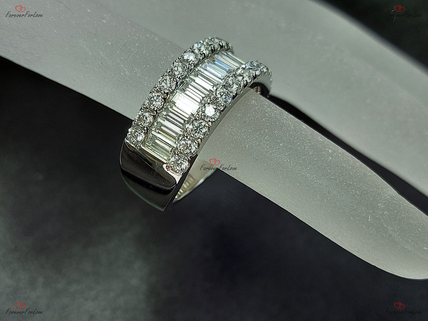 Bague Alliance Éternité Coupe Émeraude 3,5 carats, Alliance Baguette, Bague de Fiançailles Moissanite, Bague Éternité Complète, Or Blanc Massif 14K, Bague Statement Emerald cut Moissanite coupe brillante engagement ring in Gold or Platinum — custom handcrafted by Forever For Love