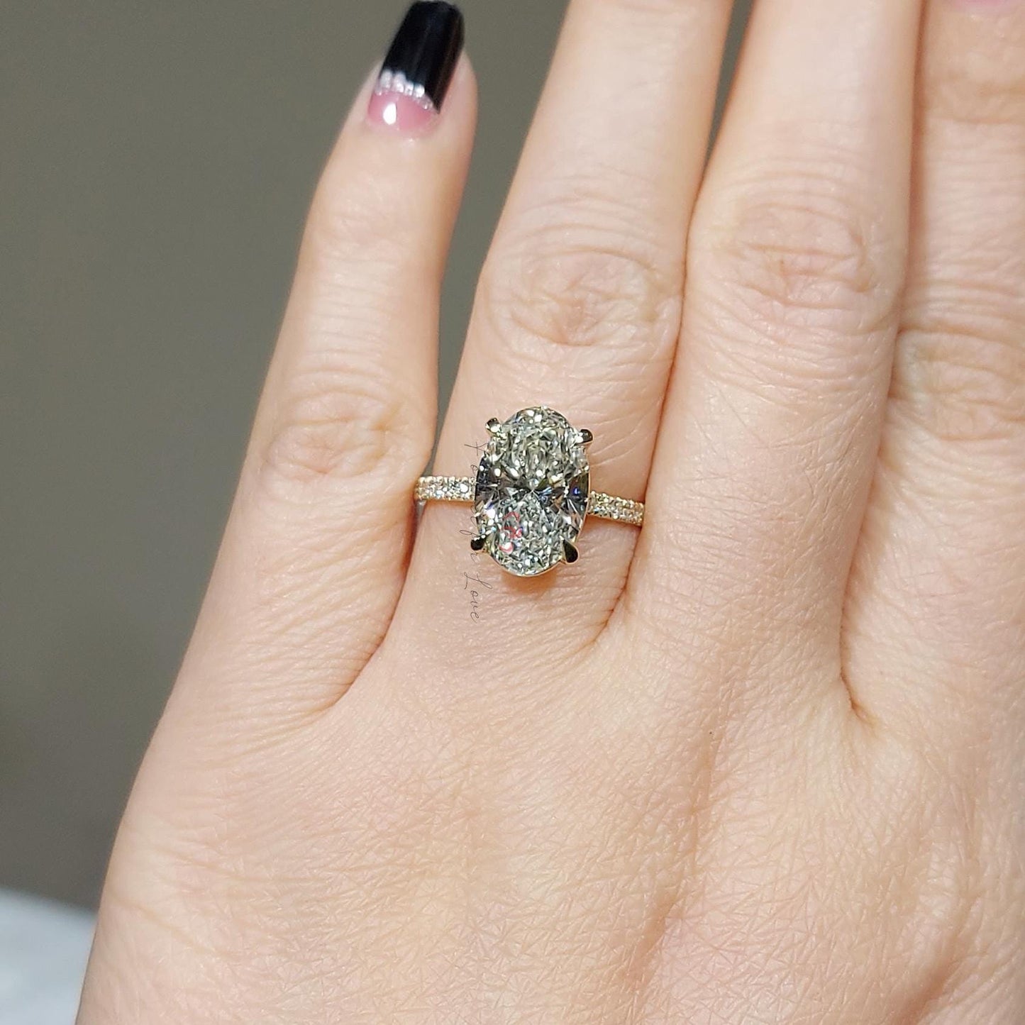 Verlobungsring mit 3,6 Karat ovalem Labor-Diamant und verstecktem Halo Oval cut Moissanite engagement ring in 935er Argentium Silber — custom handcrafted by Forever For Love