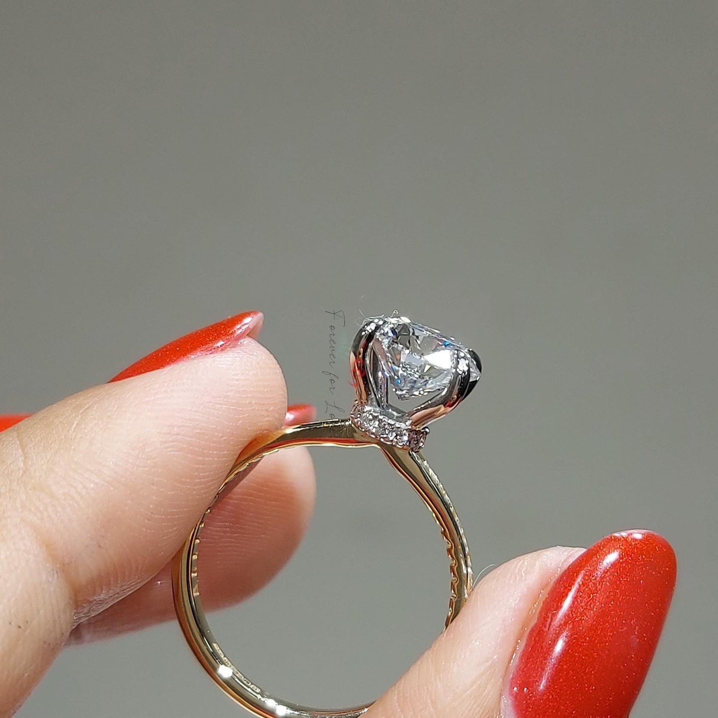 Bague de Fiançailles Solitaire en Diamant de Laboratoire Rond Certifié IGI 2 Carats Round cut 1Ct Moissanite taille brillant engagement ring in Gold or Platinum — custom handcrafted by Forever For Love