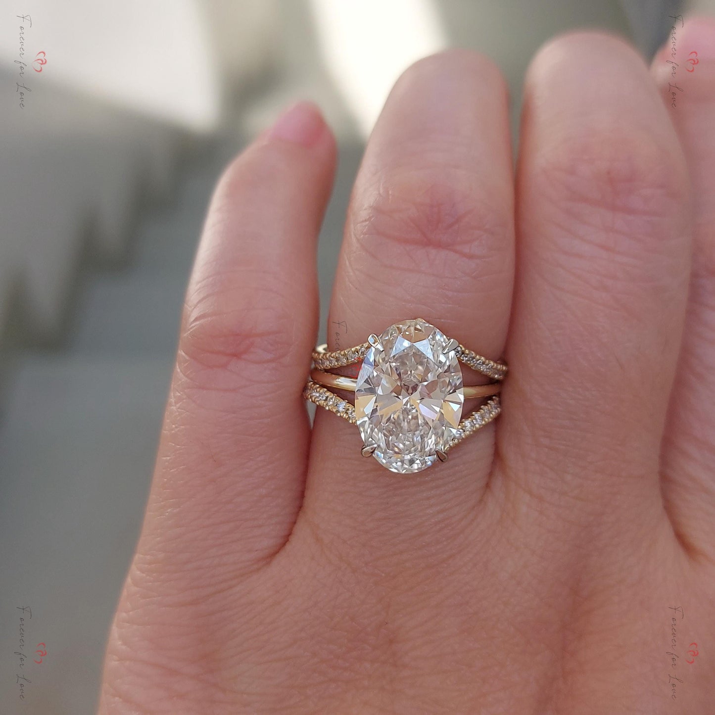 Parure de mariage avec diamants de laboratoire ovales Oval cut Moissanite taille brillant engagement ring in Gold or Platinum — custom handcrafted by Forever For Love