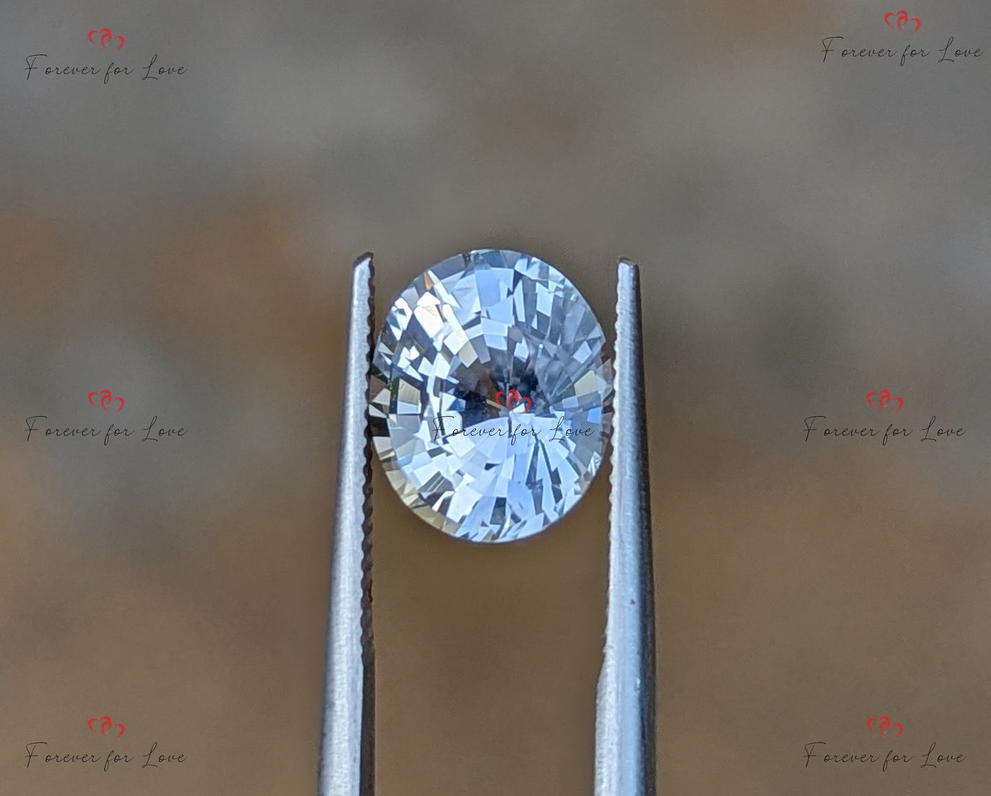 Saphir Blanc 3.51 carats, pierre précieuse ovale naturelle de Ceylan, 9.5 x 8 x 6.1mm, gemme de haute qualité Moissanite engagement ring in Gold or Platinum — custom handcrafted by Forever For Love