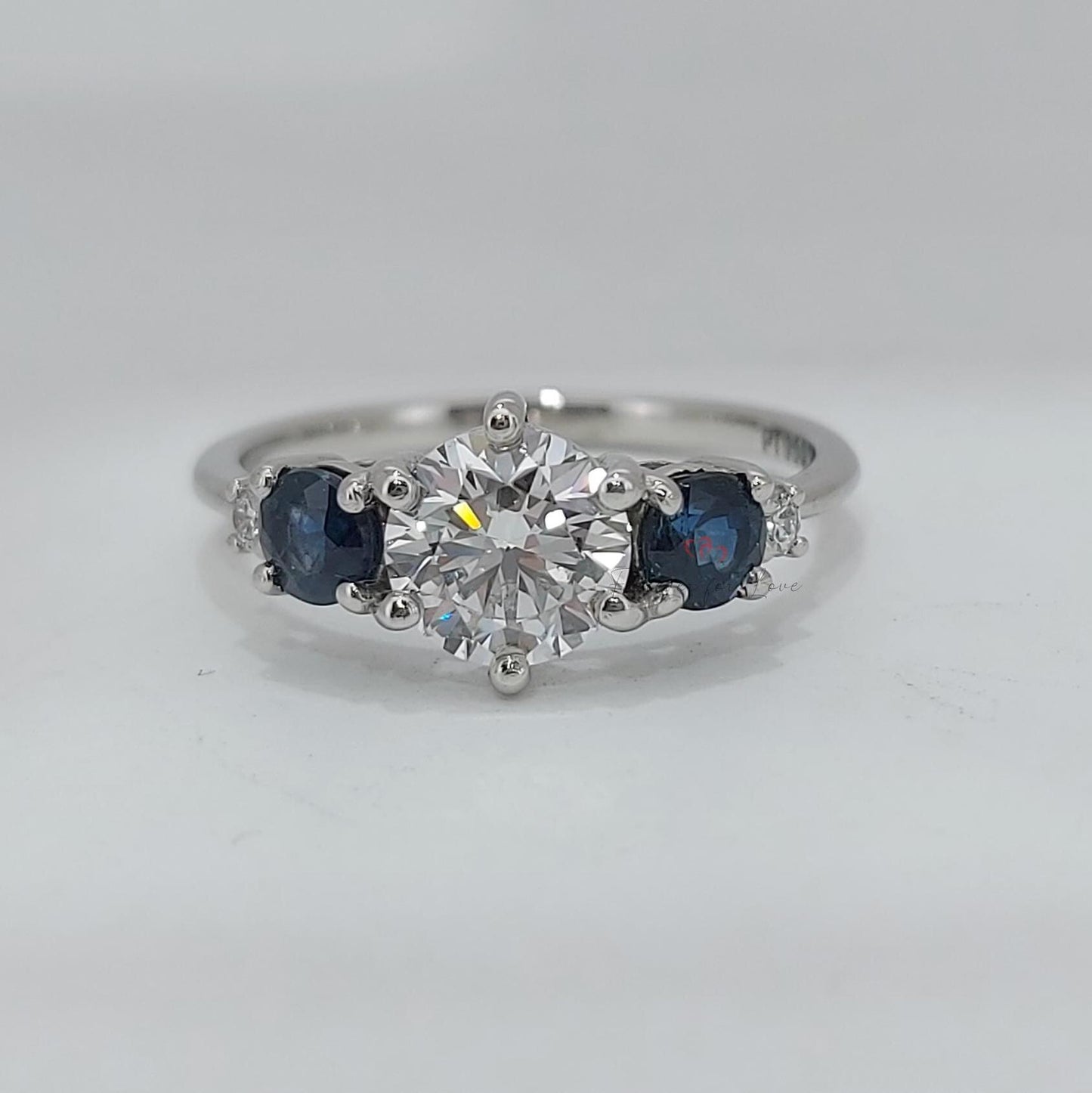 1 Karat runder Diamant, Saphir-Dreisteinring Round cut Moissanite engagement ring in Gold or Platinum — custom handcrafted by Forever For Love