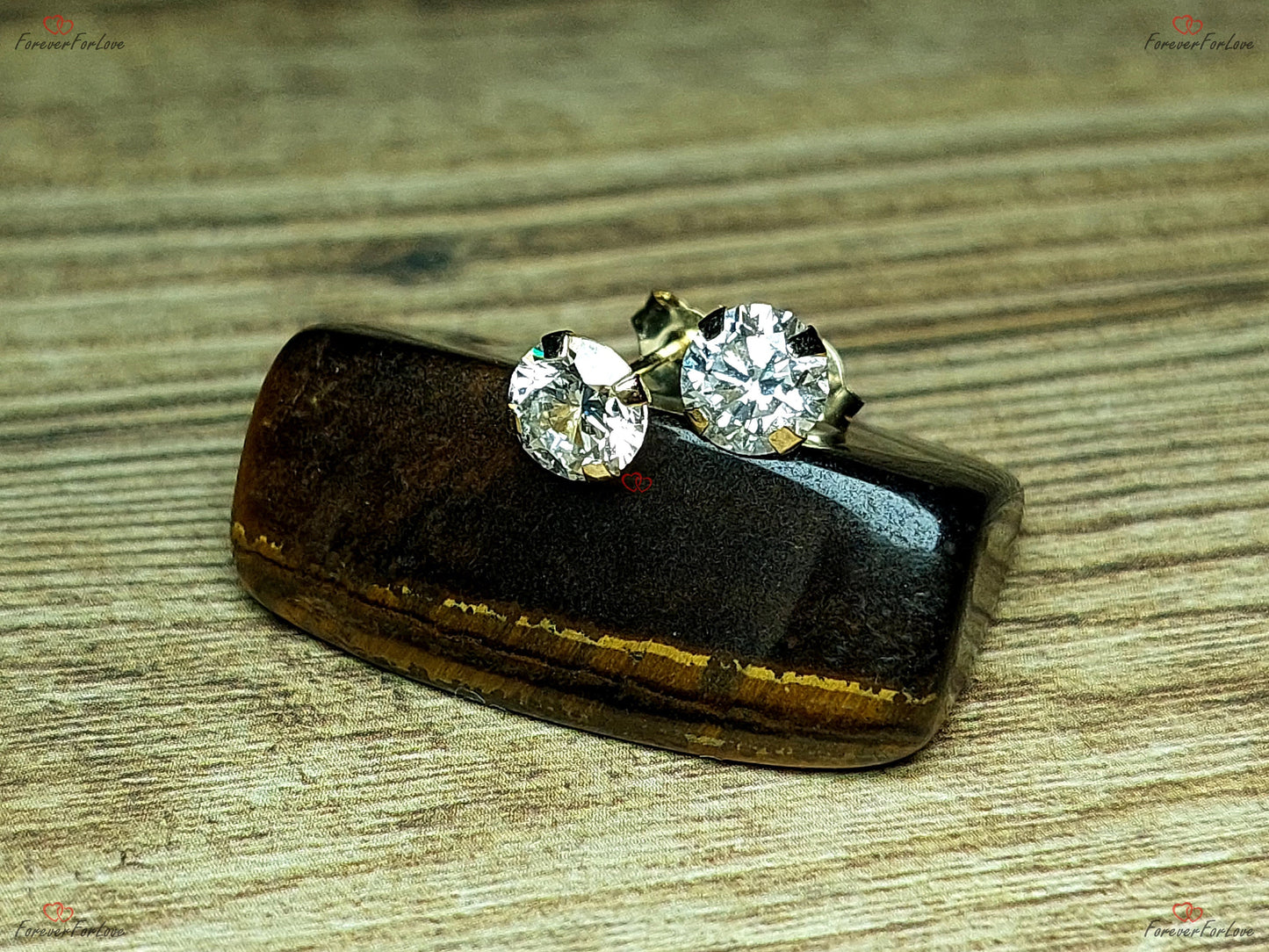 14 Karat Gelbgold Ohrstecker mit 1 Karat runden Diamanten, Diamant Ohrstecker, echte Diamantohrstecker, Geburtstagsgeschenk, Valentinstagsgeschenk für sie Moissanite engagement ring in Gold or Platinum — custom handcrafted by Forever For Love