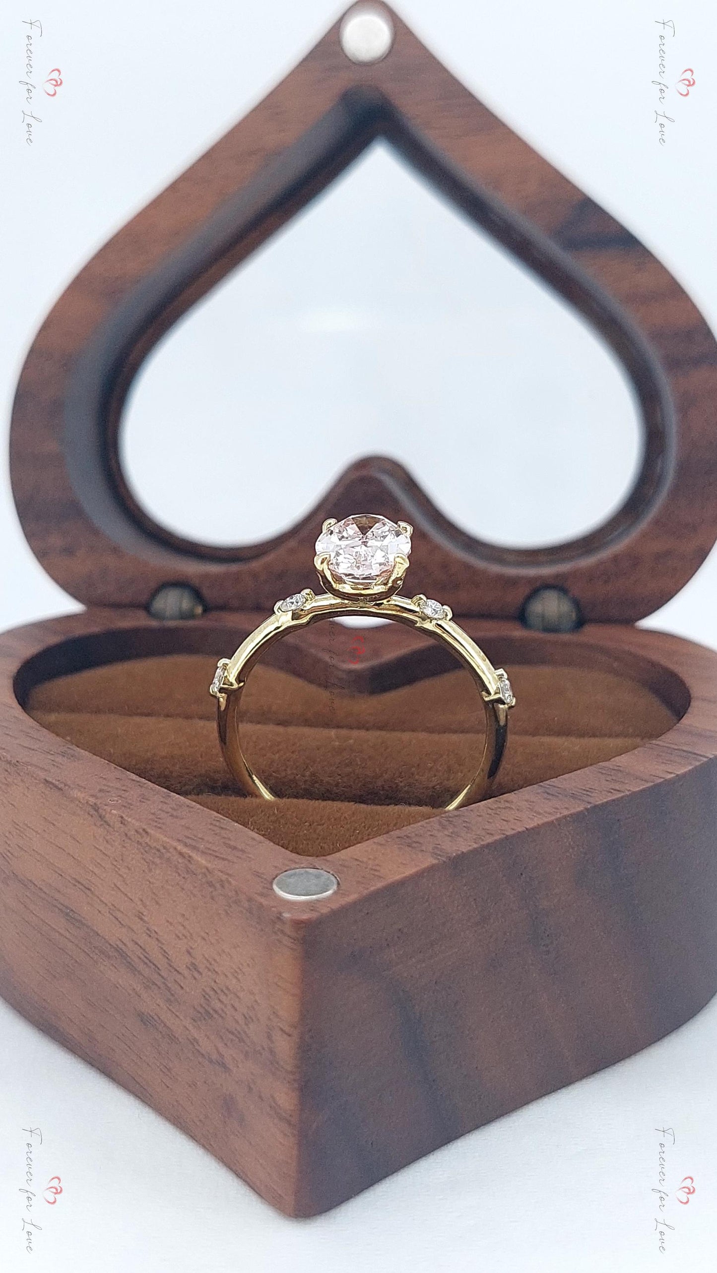Bague de fiançailles ovale 1 carat en diamant rose de laboratoire Oval cut 1Ct Moissanite taille brillant engagement ring in Gold or Platinum — custom handcrafted by Forever For Love