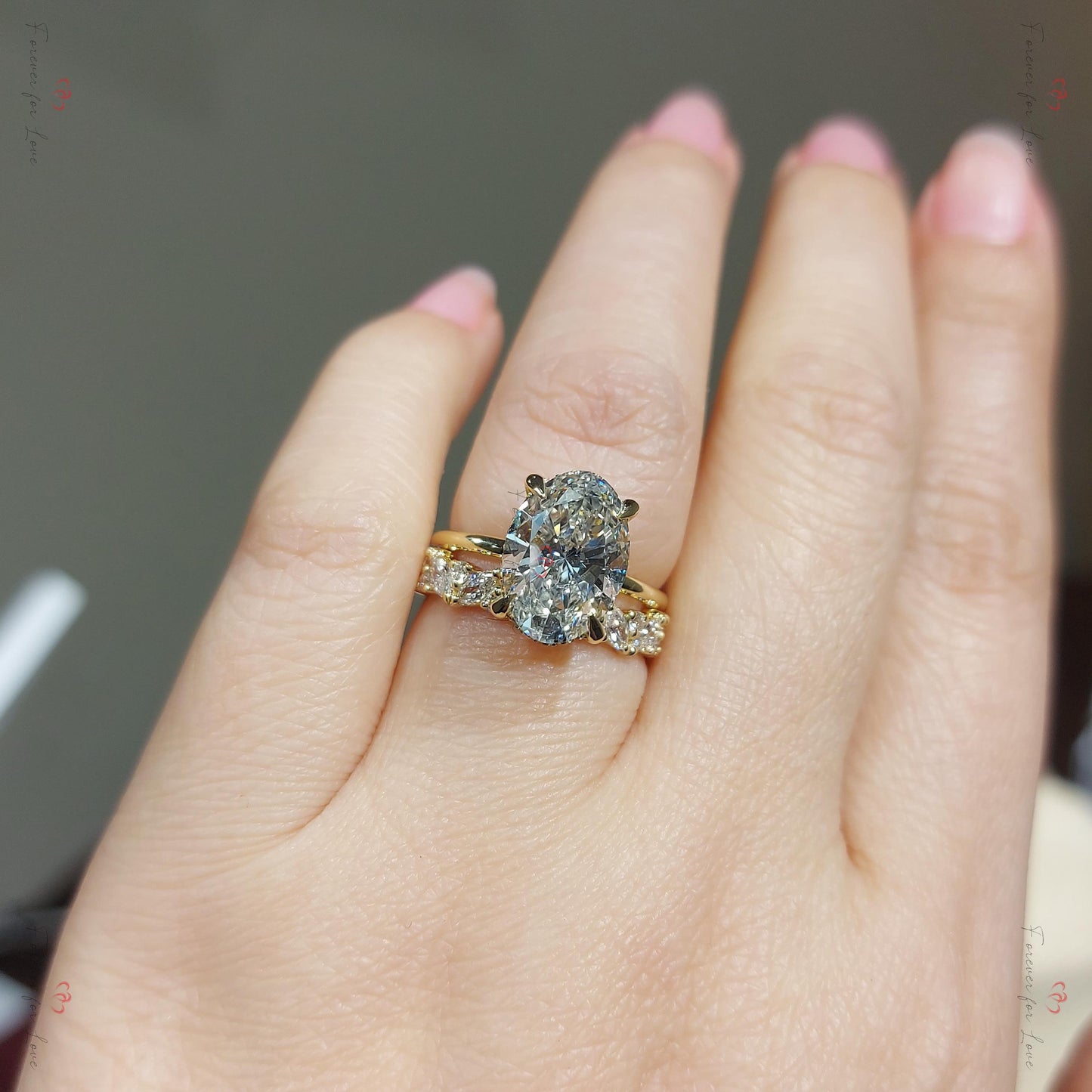 3,5 Karat ovales Labordiamant-Brautset Oval cut Moissanite engagement ring in 935er Argentium Silber — custom handcrafted by Forever For Love