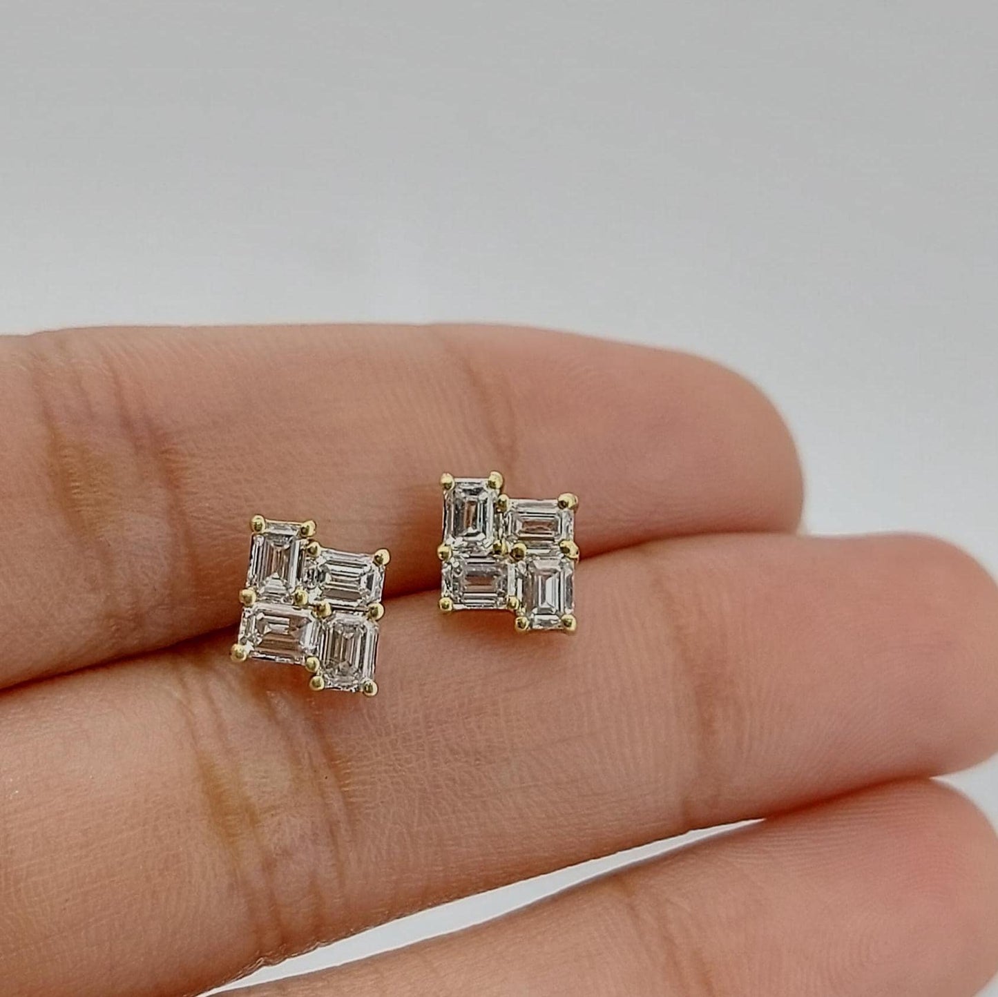 Smaragdgeschliffene Ohrstecker, Ohrstecker, 14k Gold Ohrstecker, 1 Karat Gesamtgewicht Geschenk für sie Moissanite engagement ring in Gold or Platinum — custom handcrafted by Forever For Love