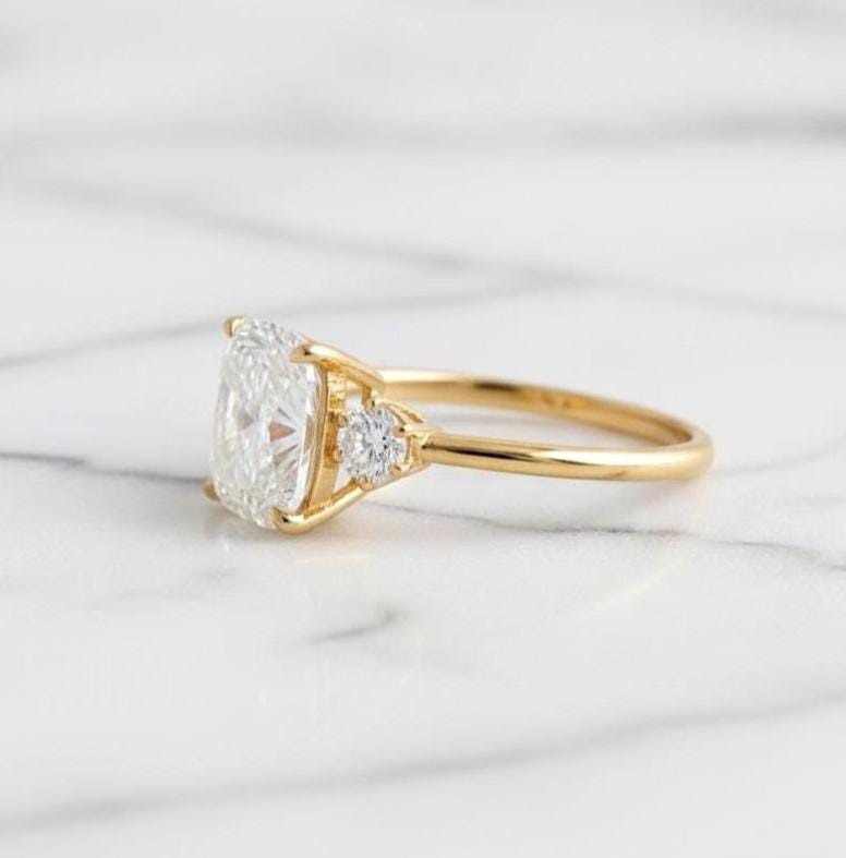 2 Karat IGI zertifizierter Kissenschliff Labor-Diamant Verlobungsring Cushion cut Moissanite engagement ring in 935er Argentium Silber — custom handcrafted by Forever For Love